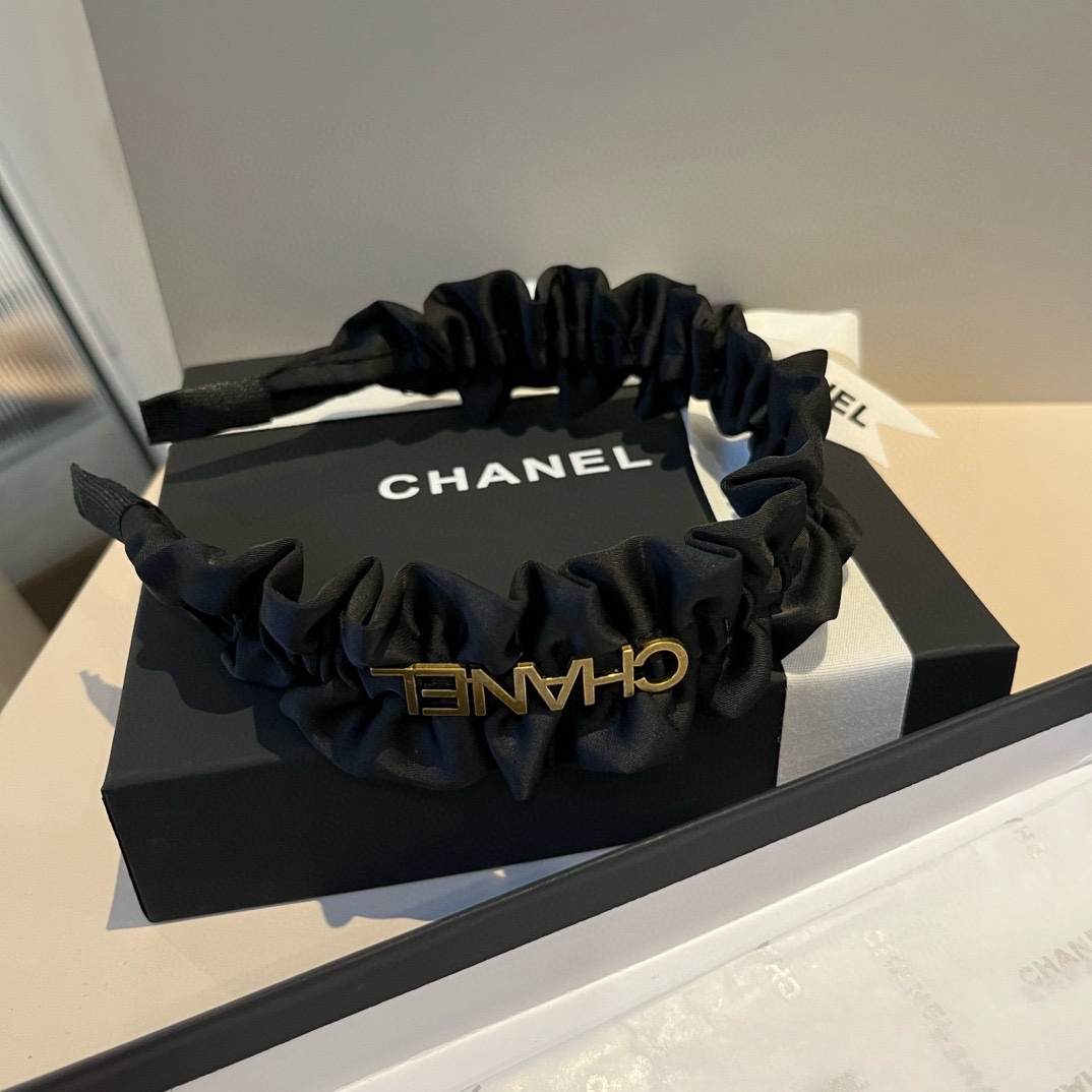 🆕

Chanel香奈儿发箍 经典小香头箍