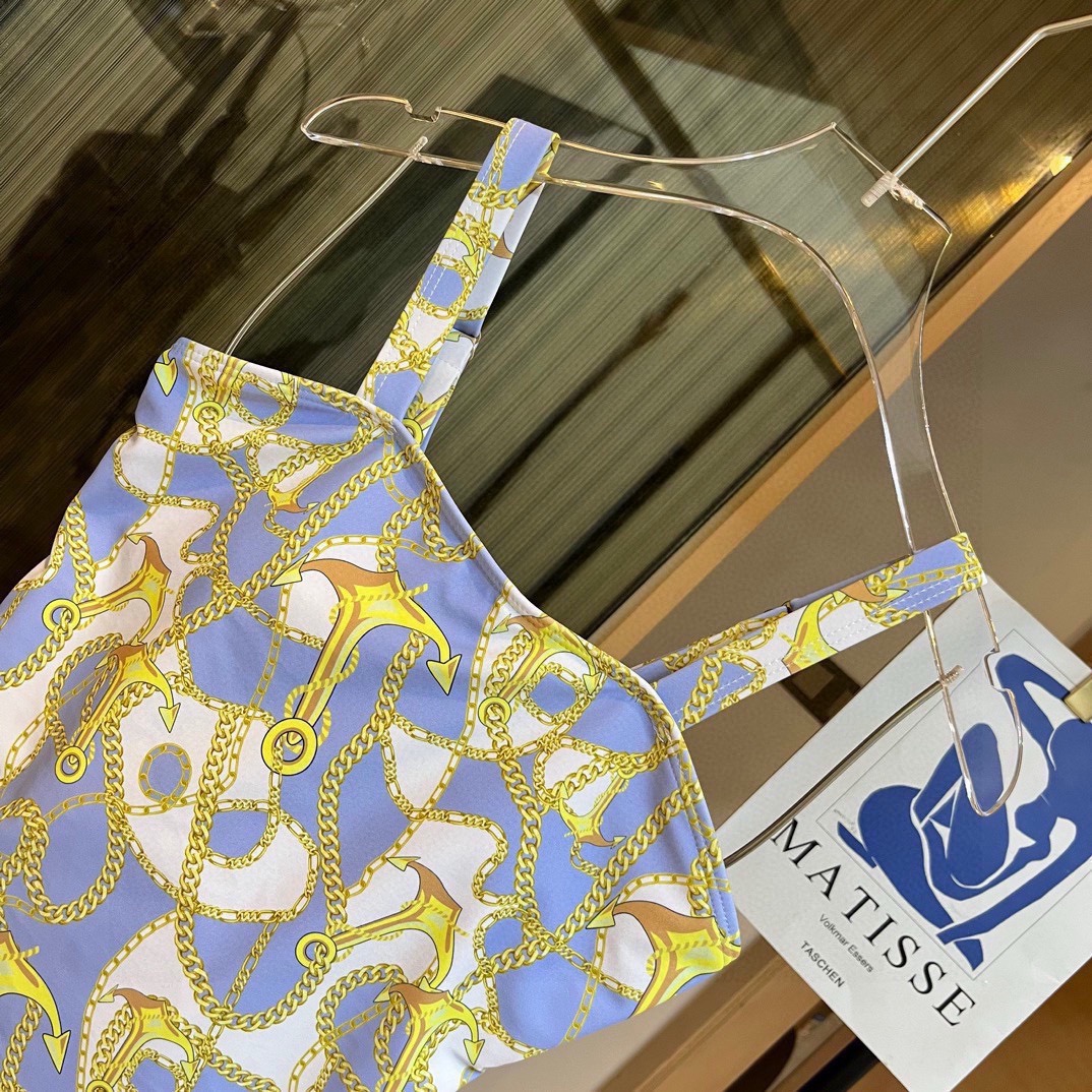  🆕
爱马仕HERMES连体比基尼泳衣👙❤️😍🥰带钢圈聚拢 适合多种场景的游泳衣🏊‍♀️海边 游泳池 温