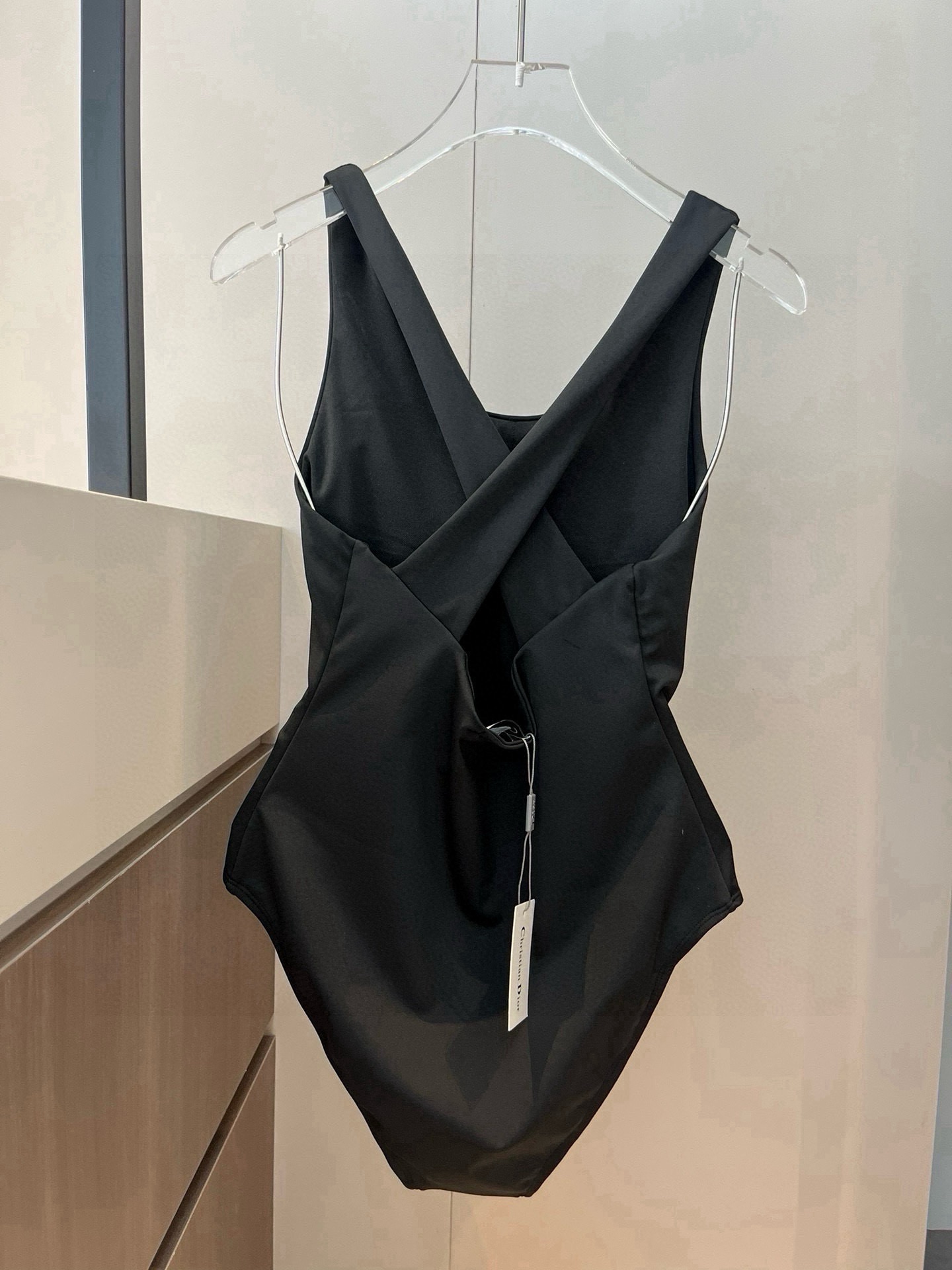  🆕
Dior 连体泳衣👙❤️😍🥰适合多种场景的游泳衣🏊‍♀️海边 游泳池 温泉 水上乐园 漂流都可以😌