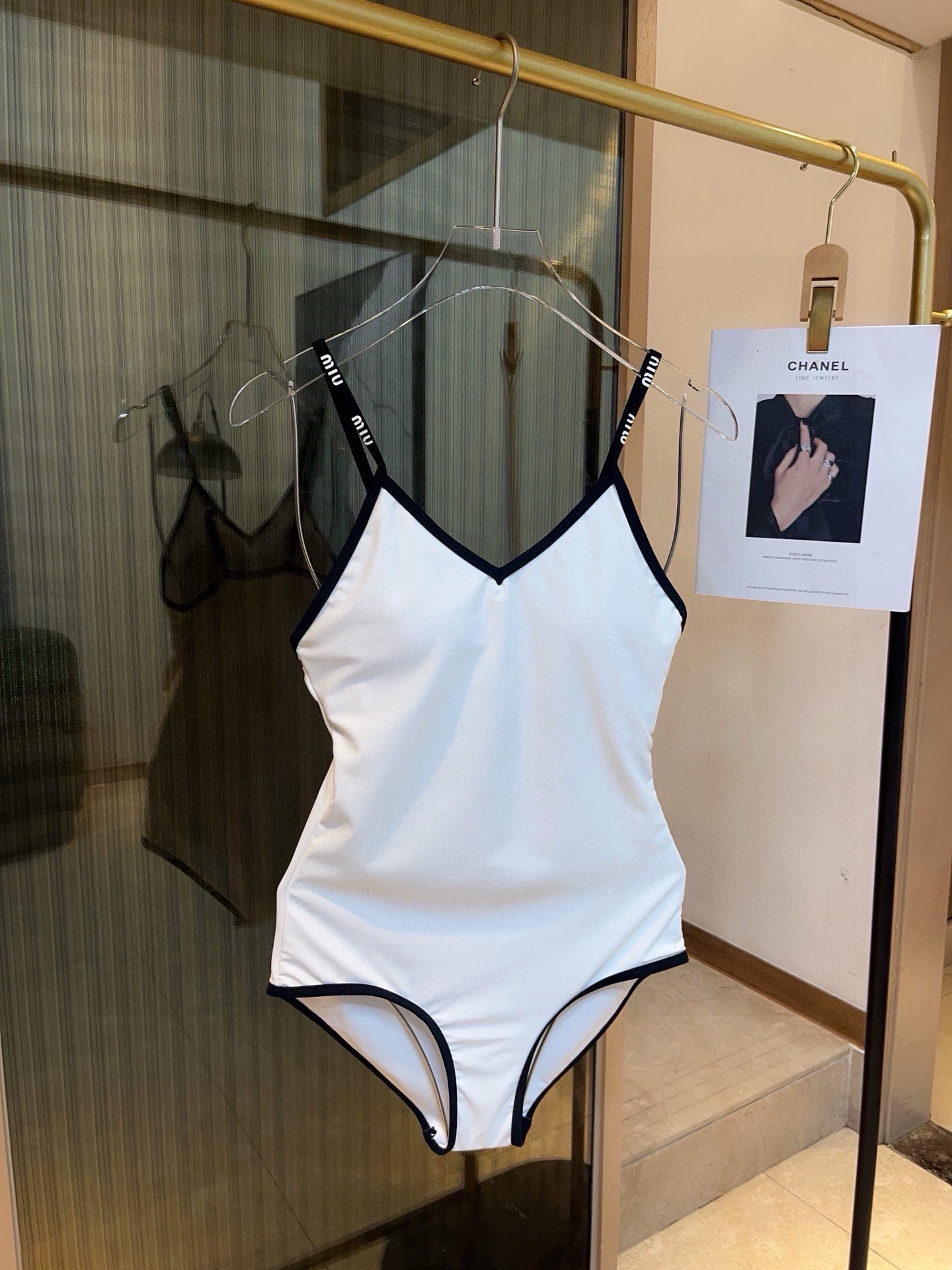  🆕
miumiu比基尼👙❤️😍🥰适合多种场景的游泳衣🏊‍♀️海边 游泳池 温泉 水上乐园 漂流都可以😌