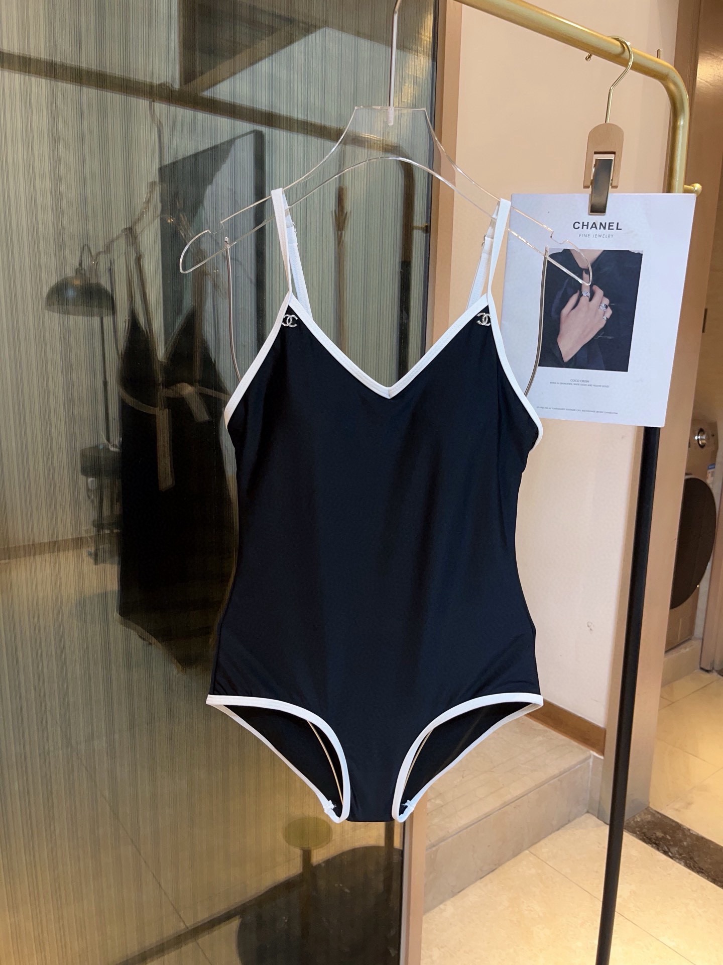  🆕
Chanel 香奈儿连体泳衣 😍🥰适合多种场景的游泳衣🏊‍♀️海边 游泳池 温泉 水上乐园 漂流都