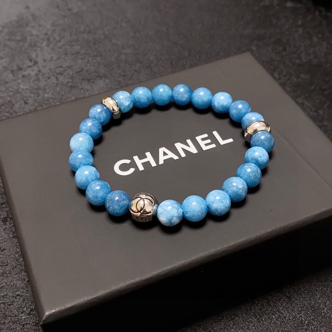 NO:380921,Chanel Chanel letter double C high-end natural aquamarine crystal bead bracelet!  It looks white and thick!  The classic and popular products of Thousand Years Amber and Ten Thousand Years of Beeswax are coming. The brand of Big Brand is absolutely omniscient among fashionable women. It is a well-known brand that is always popular when the years are shipped. It is a well-known brand that is synchronized with authentic molds. It has exclusive high-end quality and super good selling and sought-after neutral models for both men and women!  Elastic rope, jewelry quality, chanel, chanel, bracelet19860909香奈儿Chanel字母双C高级天然海蓝宝水晶珠子手链！显白厚实感十足！千年琥珀、万年蜜蜡经典火热爆款来袭大牌香奶奶这个品牌在时尚女性当中绝对无所不知都知道它的经典与岁月逢出货必火的一个知名品牌同步专柜正品开模独家高端品质超好卖超抢手中性款男女都可佩戴！有弹力绳,饰品精品,chanel,chanel,bracelet,Jewelry