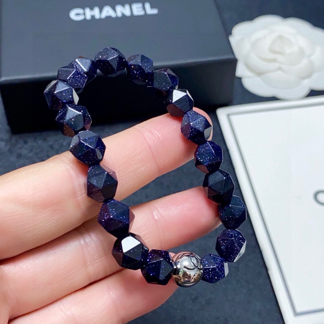 NO:380923,Chanel Chanel letter double C high-end natural starry sky purple clay bracelet!  It looks white and thick!  The classic and popular products of Thousand Years Amber and Ten Thousand Years of Beeswax are coming. The brand of Big Brand is absolutely omniscient among fashionable women. It is a well-known brand that is always popular when the years are shipped. It is a well-known brand that is synchronized with authentic molds. It has exclusive high-end quality and super good selling and sought-after neutral models for both men and women!  Elastic rope, jewelry quality, chanel, chanel, bracelet19860909香奈儿Chanel字母双C高级天然星空紫砂石手链！显白厚实感十足！千年琥珀、万年蜜蜡经典火热爆款来袭大牌香奶奶这个品牌在时尚女性当中绝对无所不知都知道它的经典与岁月逢出货必火的一个知名品牌同步专柜正品开模独家高端品质超好卖超抢手中性款男女都可佩戴！有弹力绳,饰品精品,chanel,chanel,bracelet,Jewelry