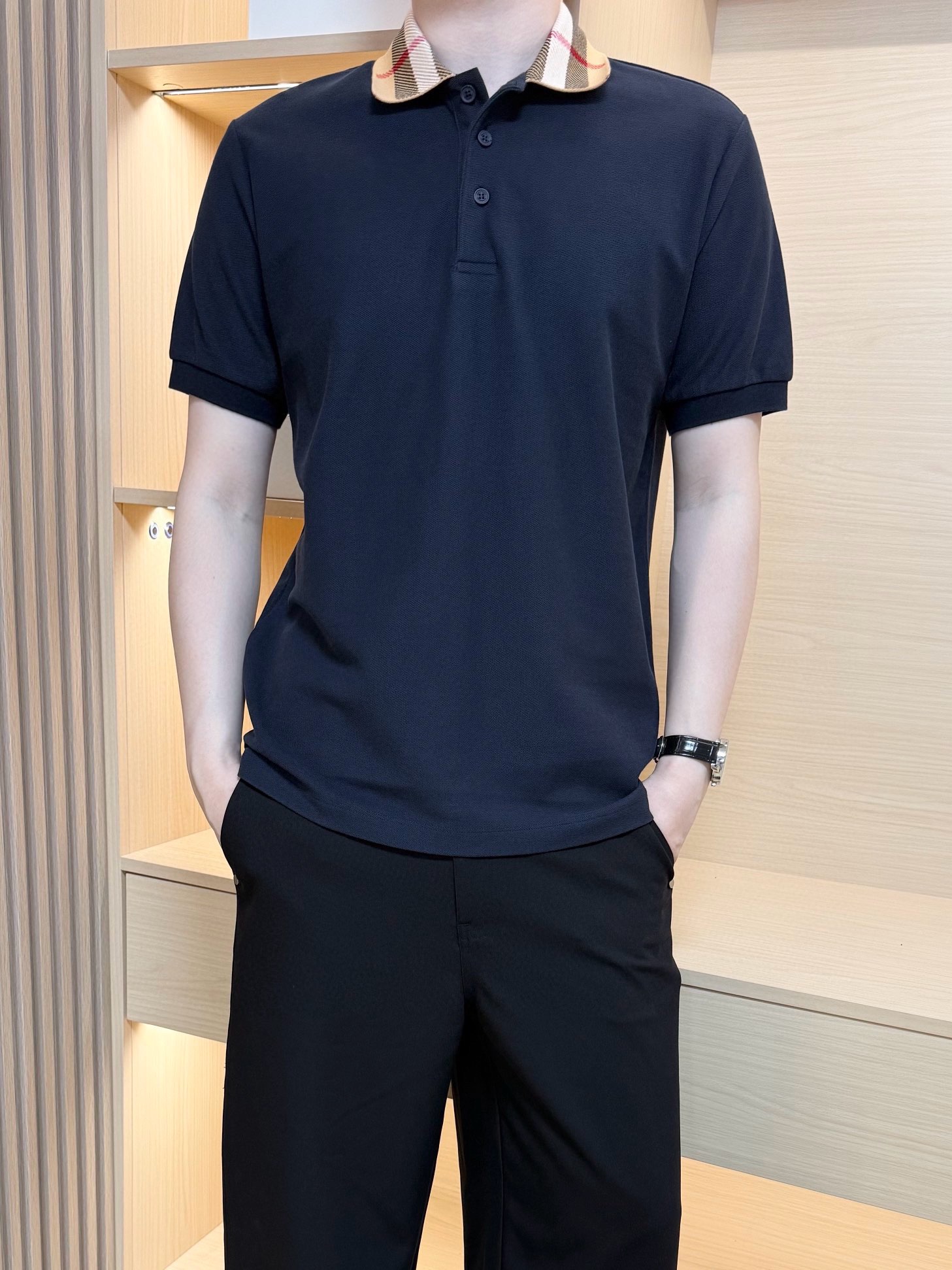 NO:457899,Burberry-2025 latest hot Polo shipments, hot-selling items in London!  Selected Italian imported bead flooring fabrics with the latest designs, the lapel plaid design highlights taste, business and casual boutique. Size: S-XXL (model 180/wear M size, with Hong Kong Lane Crawford gift box packaging), burberry, alexander wang19860909巴宝莉-2025最新爆款Polo出货 伦敦热销单品！精选意大利进口珠地棉面料搭配最新的设计,翻领的格纹设计彰显品味 商务休闲精品.尺码:S-XXL（模特180/穿M码,配香港连卡佛礼盒包装）,,burberry,alexander wang,Men's clothing