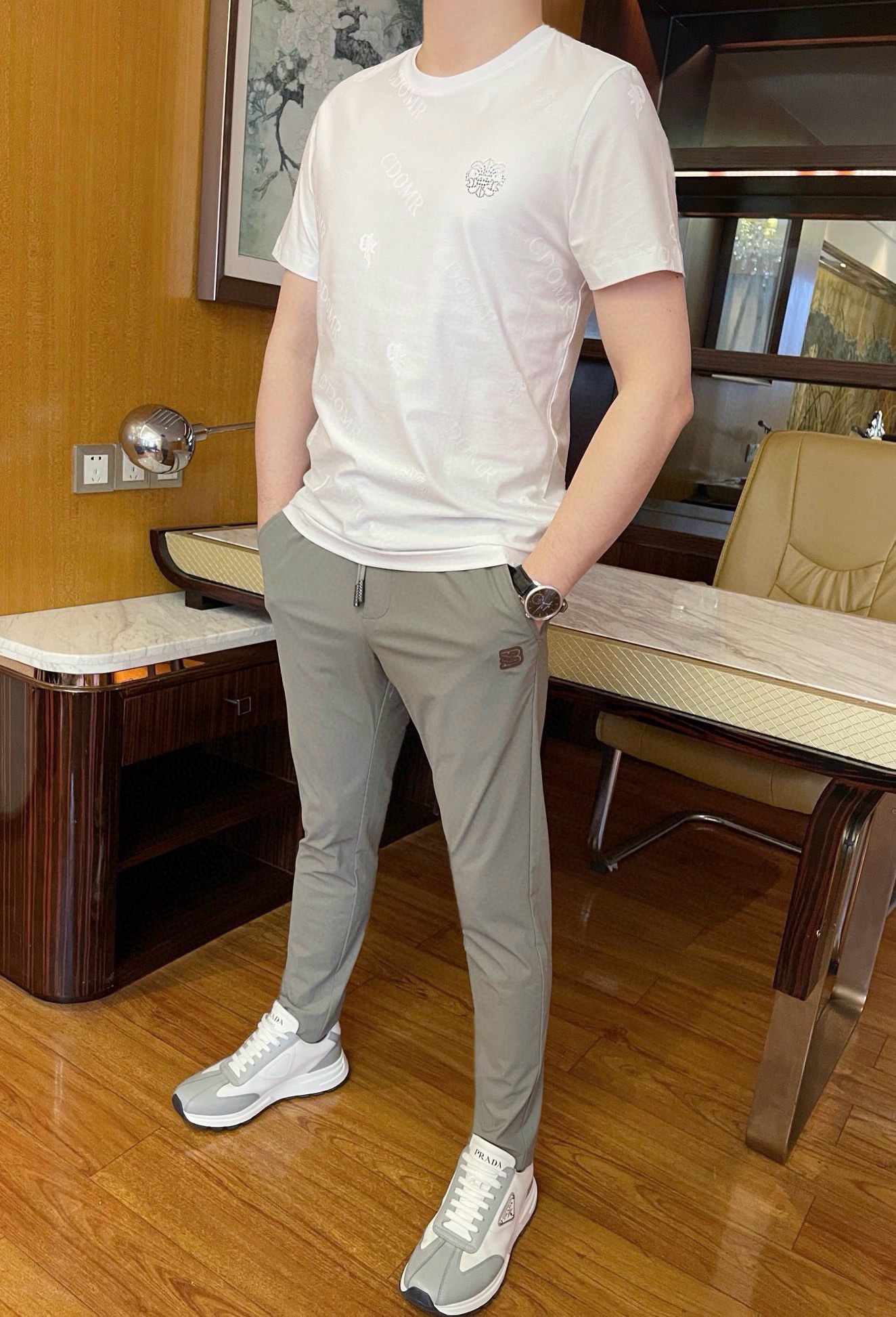 NO:459409,Bv-2025 counter latest hot casual pants are shipped, hot-selling items in European and American counters!  Selected imported polyester fabric from Italy with a straight slim fit design, customized hardware and brand logos under the front and back pockets are full of charm. You are definitely worthy of having it. Number 29-38 (model 173/130 wears 31, with Hong Kong Lane Crawford gift box packaging), bottega veneta, alexander wang19860909Bv-2025专柜最新爆款休闲裤出货 欧美专柜热销单品！精选意大利进口聚酯纤维面料搭配直筒修身设计,定制五金和前袋下及后袋处的品牌logo韵味十足 您绝对值得拥有.码数29-38（模特173/130穿31,配香港连卡佛礼盒包装）,,bottega veneta,alexander wang,Men's clothing