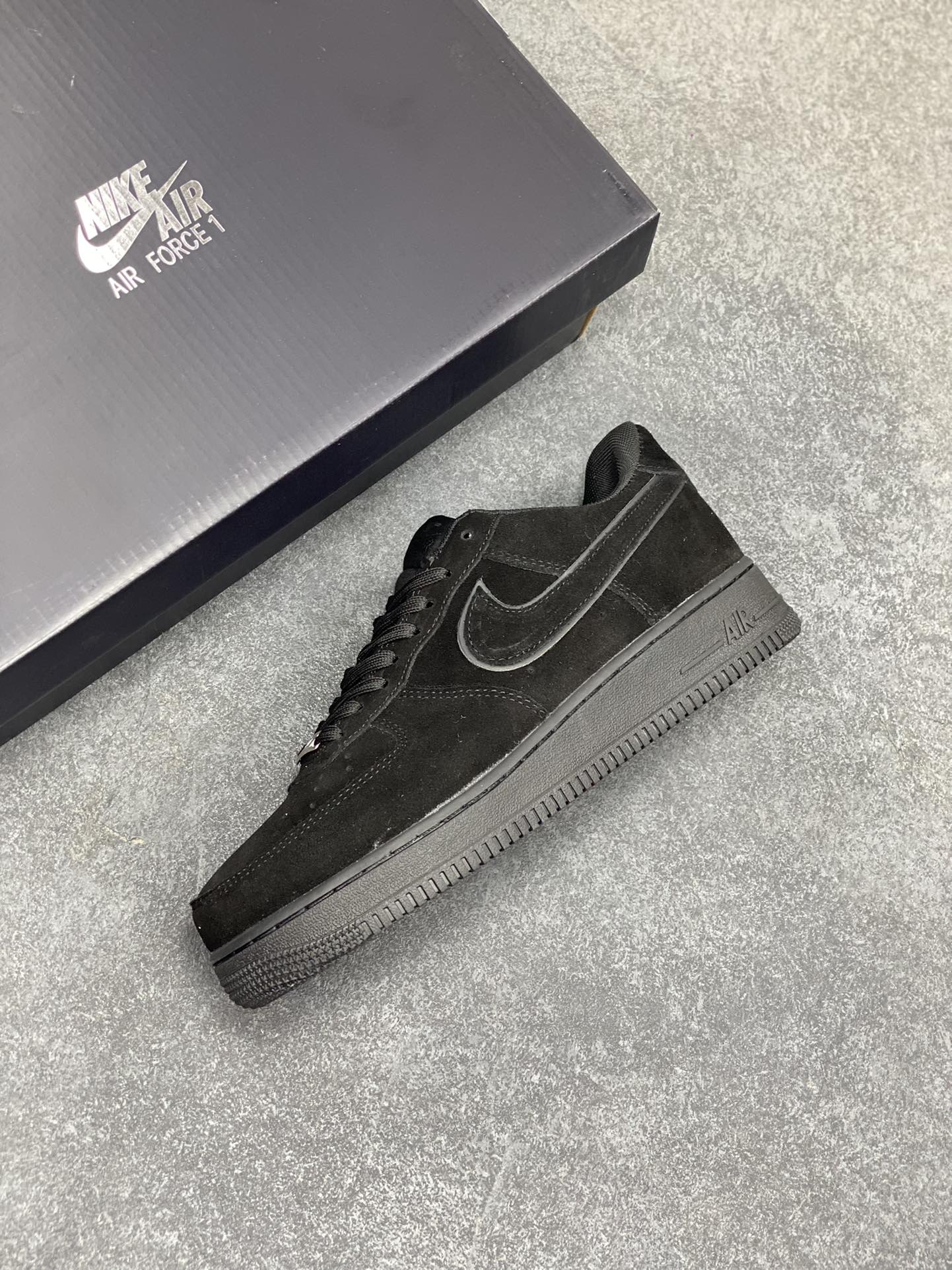 图片[7]-Nike Air Force 1 Low 翻毛黑 原楦头原纸板 打造纯正空军版型 专注外贸渠道 全掌内置蜂窝气垫 原盒配件 原厂中底钢印、拉帮完美 货号：HQ1966-002 尺码：36 36.5 37.5 38 38.5 39 40 40.5 41 42 42.5 43 44 44.5 45-选品中心