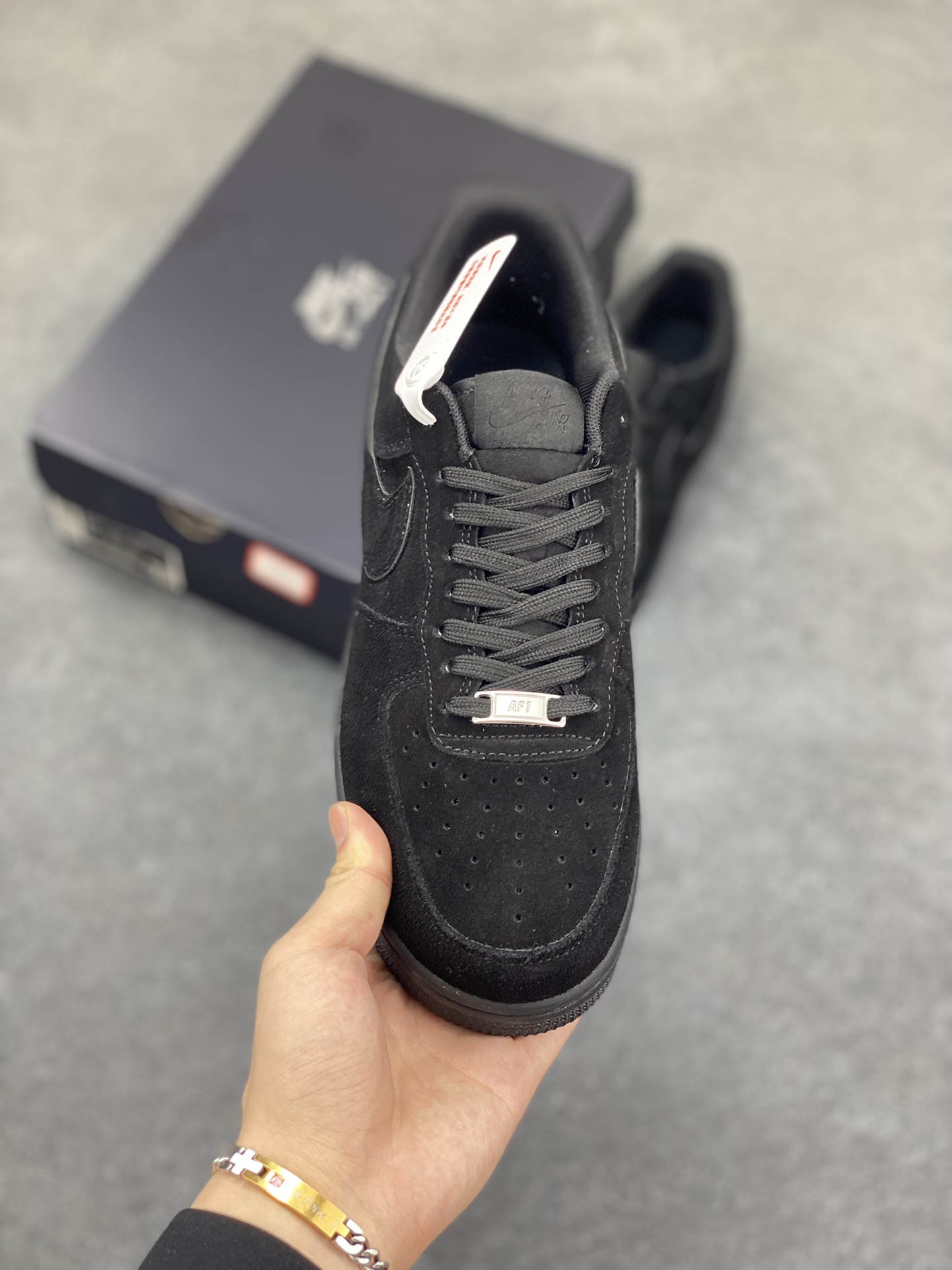 图片[2]-Nike Air Force 1 Low 翻毛黑 原楦头原纸板 打造纯正空军版型 专注外贸渠道 全掌内置蜂窝气垫 原盒配件 原厂中底钢印、拉帮完美 货号：HQ1966-002 尺码：36 36.5 37.5 38 38.5 39 40 40.5 41 42 42.5 43 44 44.5 45-选品中心