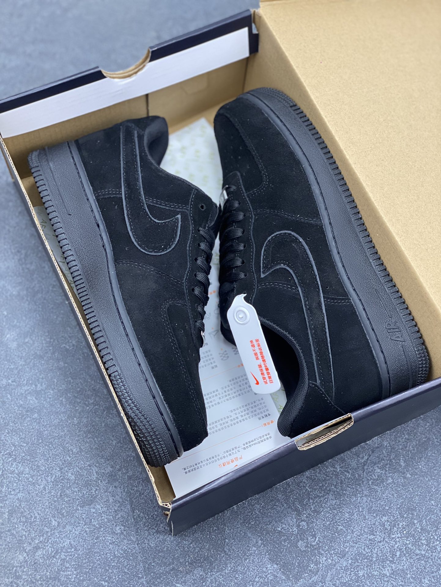 图片[9]-Nike Air Force 1 Low 翻毛黑 原楦头原纸板 打造纯正空军版型 专注外贸渠道 全掌内置蜂窝气垫 原盒配件 原厂中底钢印、拉帮完美 货号：HQ1966-002 尺码：36 36.5 37.5 38 38.5 39 40 40.5 41 42 42.5 43 44 44.5 45-选品中心