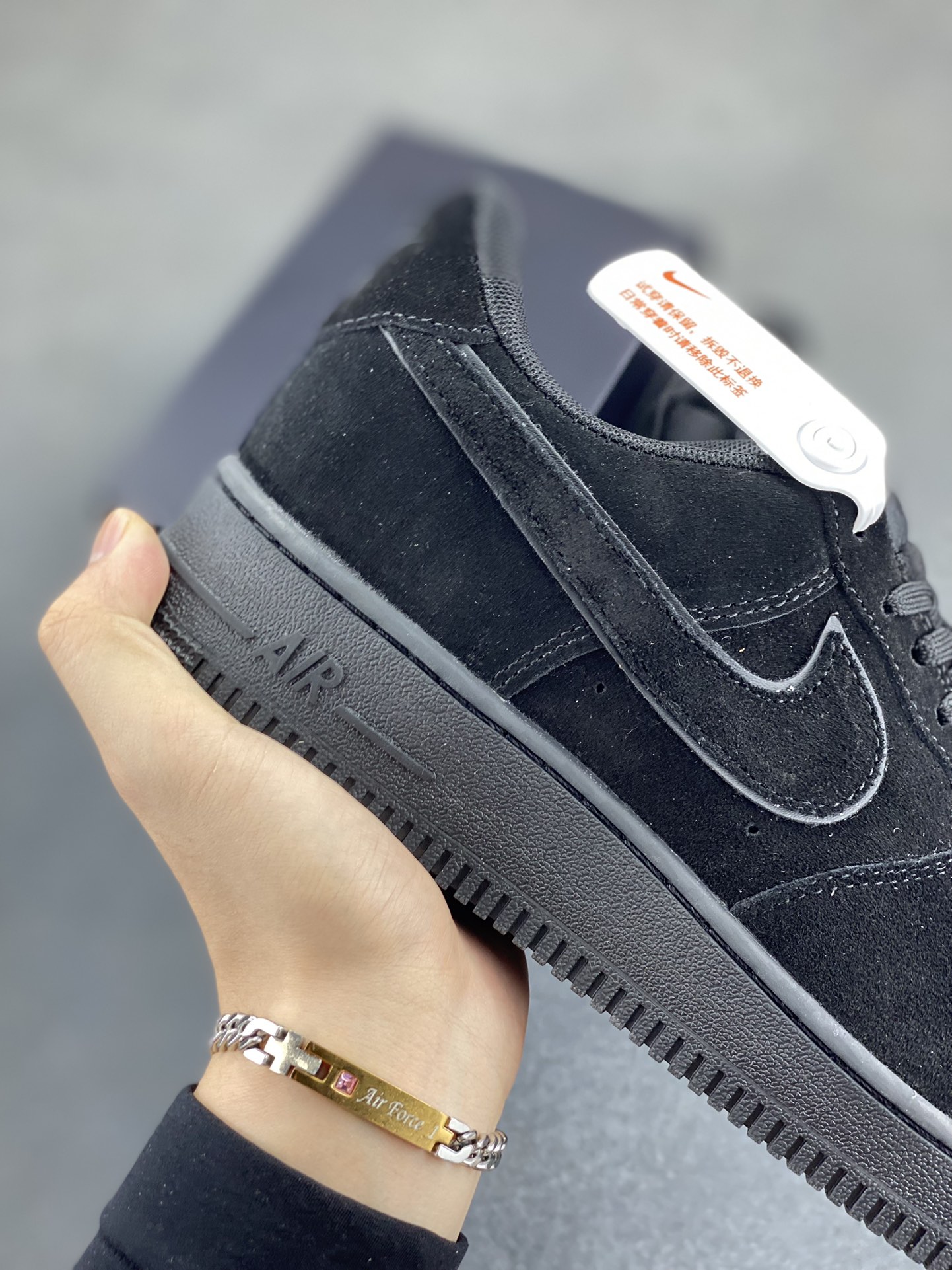 图片[6]-Nike Air Force 1 Low 翻毛黑 原楦头原纸板 打造纯正空军版型 专注外贸渠道 全掌内置蜂窝气垫 原盒配件 原厂中底钢印、拉帮完美 货号：HQ1966-002 尺码：36 36.5 37.5 38 38.5 39 40 40.5 41 42 42.5 43 44 44.5 45-选品中心