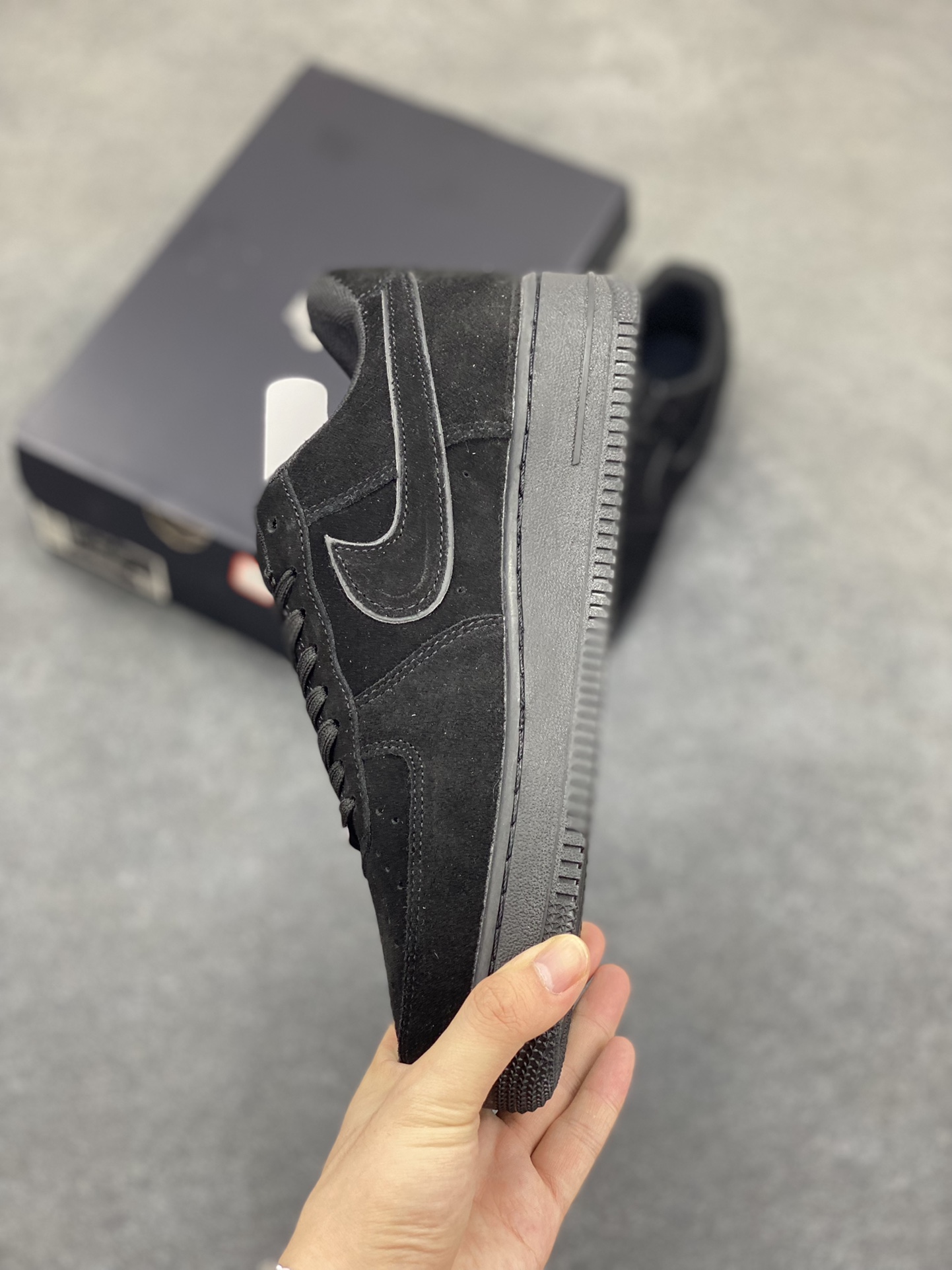 图片[3]-Nike Air Force 1 Low 翻毛黑 原楦头原纸板 打造纯正空军版型 专注外贸渠道 全掌内置蜂窝气垫 原盒配件 原厂中底钢印、拉帮完美 货号：HQ1966-002 尺码：36 36.5 37.5 38 38.5 39 40 40.5 41 42 42.5 43 44 44.5 45-选品中心
