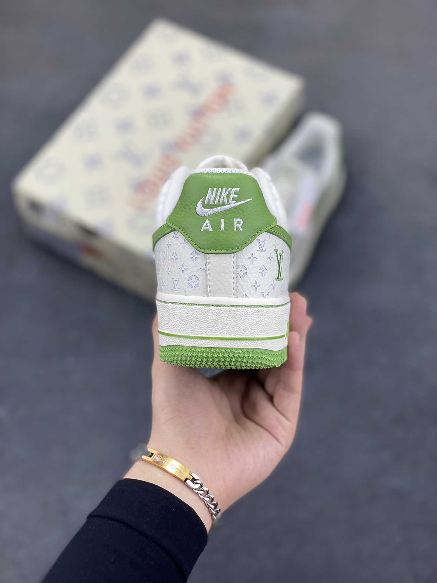 图片[4]-NIke Air Force 1 \’07 Low LV联名-白绿 空军一号低帮 运动鞋 休闲鞋 折边针车 工艺难度大 原楦头原纸板 原装鞋盒 原厂鞋底 超高清洁度 细节完美 货号：LW9279-016 尺码：36 36.5 37.5 38 38.5 39 40 40.5 41 42 42.5 43 44 44.5 45-选品中心