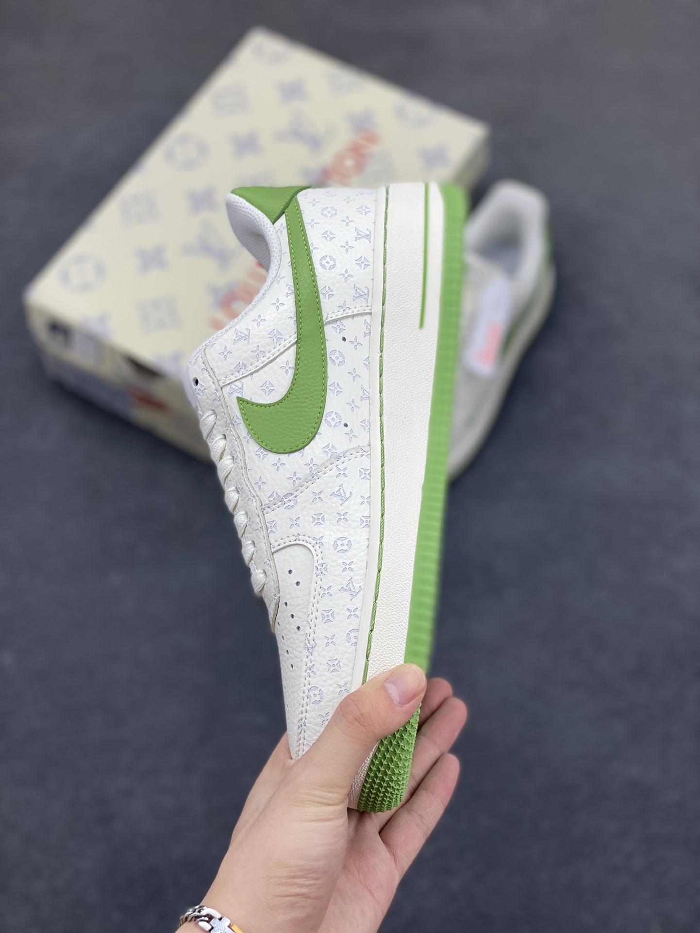图片[3]-NIke Air Force 1 \’07 Low LV联名-白绿 空军一号低帮 运动鞋 休闲鞋 折边针车 工艺难度大 原楦头原纸板 原装鞋盒 原厂鞋底 超高清洁度 细节完美 货号：LW9279-016 尺码：36 36.5 37.5 38 38.5 39 40 40.5 41 42 42.5 43 44 44.5 45-选品中心