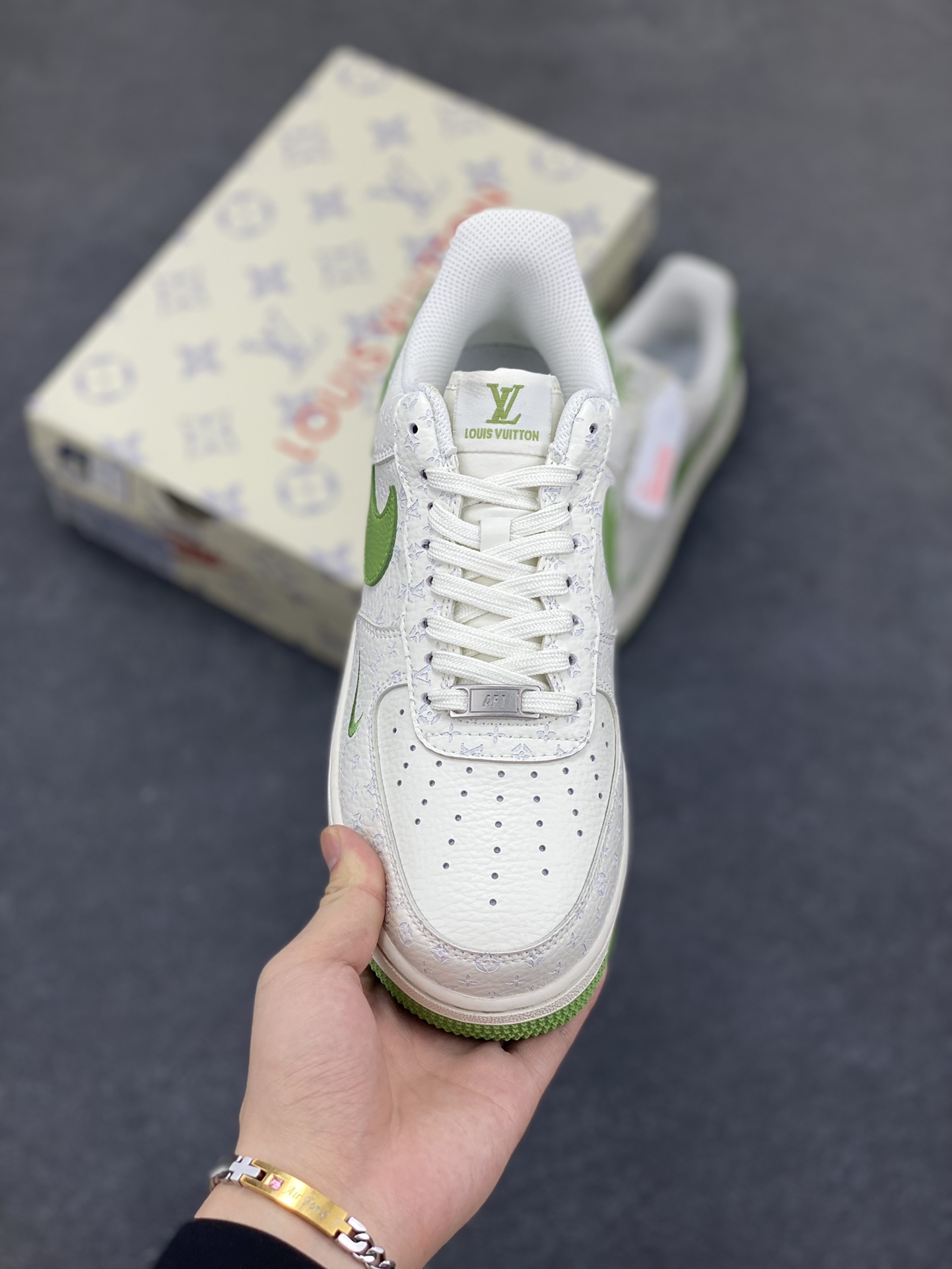 图片[2]-NIke Air Force 1 \’07 Low LV联名-白绿 空军一号低帮 运动鞋 休闲鞋 折边针车 工艺难度大 原楦头原纸板 原装鞋盒 原厂鞋底 超高清洁度 细节完美 货号：LW9279-016 尺码：36 36.5 37.5 38 38.5 39 40 40.5 41 42 42.5 43 44 44.5 45-选品中心