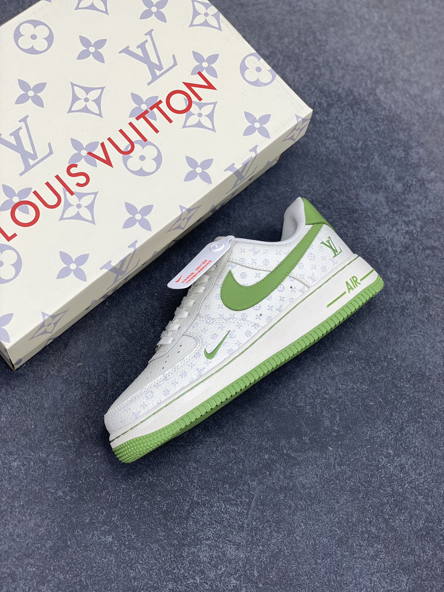 图片[7]-NIke Air Force 1 \’07 Low LV联名-白绿 空军一号低帮 运动鞋 休闲鞋 折边针车 工艺难度大 原楦头原纸板 原装鞋盒 原厂鞋底 超高清洁度 细节完美 货号：LW9279-016 尺码：36 36.5 37.5 38 38.5 39 40 40.5 41 42 42.5 43 44 44.5 45-选品中心