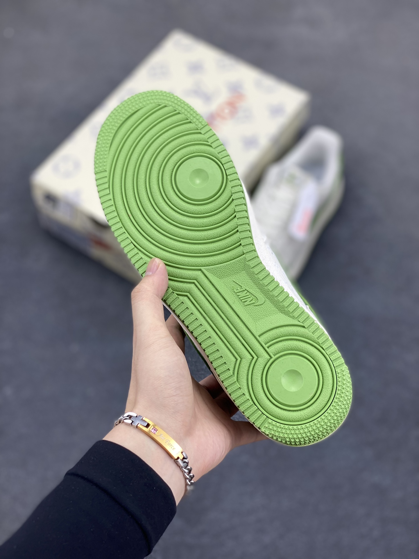 图片[5]-NIke Air Force 1 \’07 Low LV联名-白绿 空军一号低帮 运动鞋 休闲鞋 折边针车 工艺难度大 原楦头原纸板 原装鞋盒 原厂鞋底 超高清洁度 细节完美 货号：LW9279-016 尺码：36 36.5 37.5 38 38.5 39 40 40.5 41 42 42.5 43 44 44.5 45-选品中心
