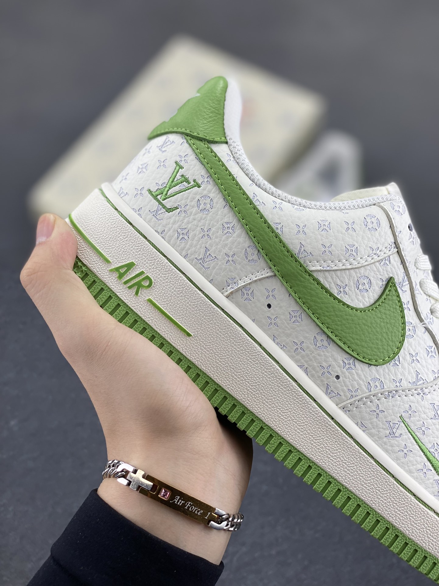 图片[6]-NIke Air Force 1 \’07 Low LV联名-白绿 空军一号低帮 运动鞋 休闲鞋 折边针车 工艺难度大 原楦头原纸板 原装鞋盒 原厂鞋底 超高清洁度 细节完美 货号：LW9279-016 尺码：36 36.5 37.5 38 38.5 39 40 40.5 41 42 42.5 43 44 44.5 45-选品中心