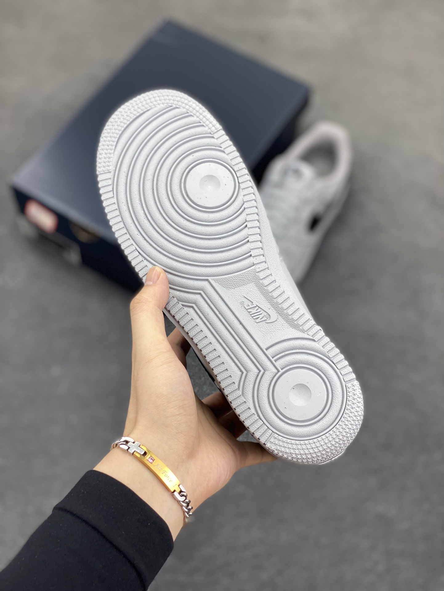 图片[5]-Nike Air Force 1 Low 灰线 原楦头原纸板 打造纯正空军版型 专注外贸渠道 全掌内置蜂窝气垫 原盒配件 原厂中底钢印、拉帮完美 货号：HQ2037-004 尺码：36 36.5 37.5 38 38.5 39 40 40.5 41 42 42.5 43 44 44.5 45-选品中心