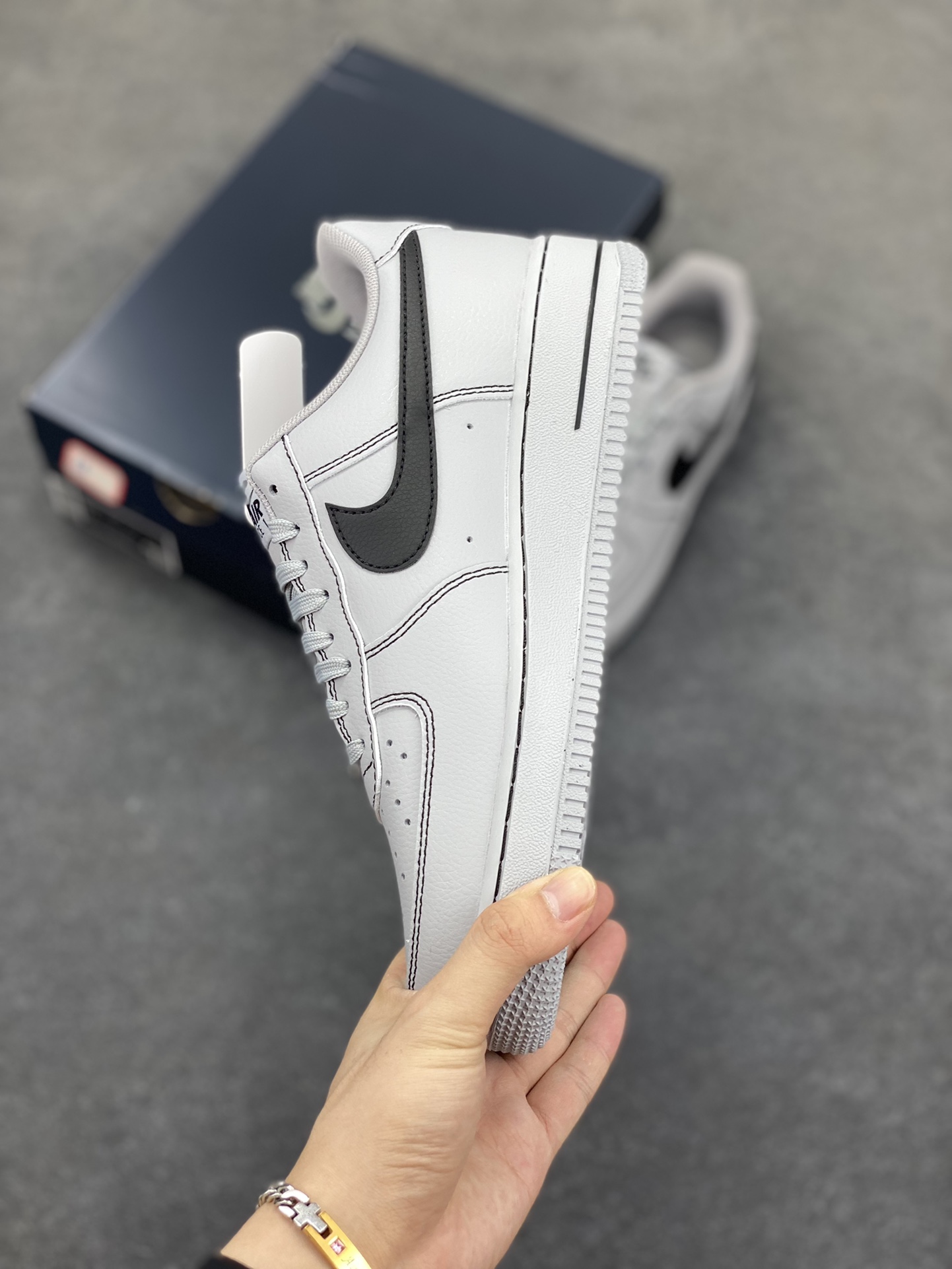 图片[3]-Nike Air Force 1 Low 灰线 原楦头原纸板 打造纯正空军版型 专注外贸渠道 全掌内置蜂窝气垫 原盒配件 原厂中底钢印、拉帮完美 货号：HQ2037-004 尺码：36 36.5 37.5 38 38.5 39 40 40.5 41 42 42.5 43 44 44.5 45-选品中心