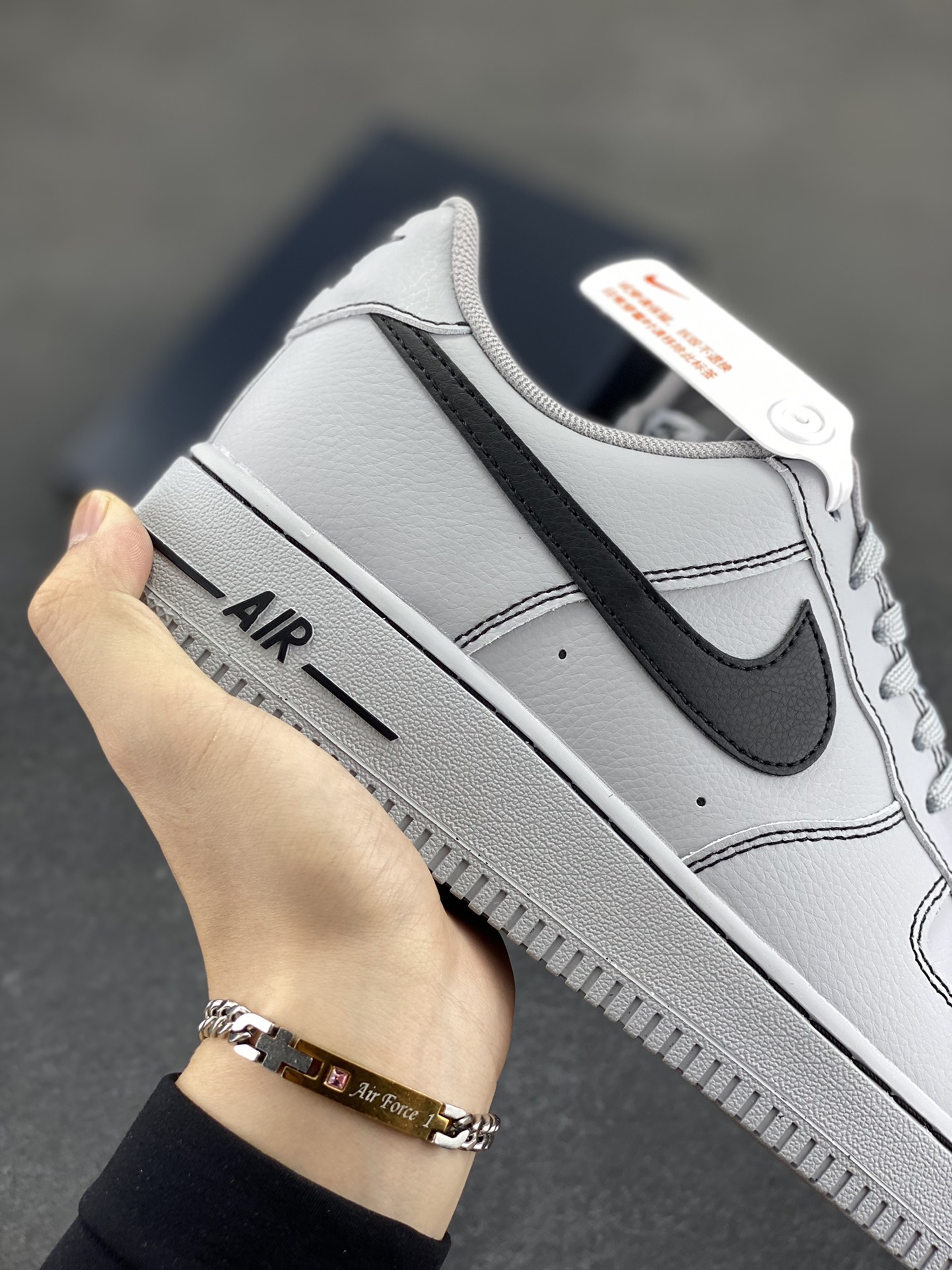 图片[6]-Nike Air Force 1 Low 灰线 原楦头原纸板 打造纯正空军版型 专注外贸渠道 全掌内置蜂窝气垫 原盒配件 原厂中底钢印、拉帮完美 货号：HQ2037-004 尺码：36 36.5 37.5 38 38.5 39 40 40.5 41 42 42.5 43 44 44.5 45-选品中心