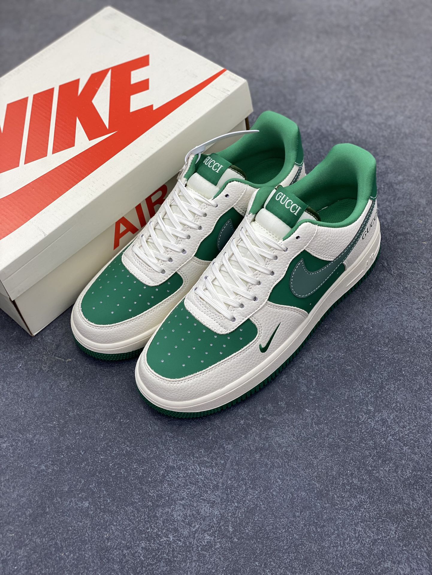 图片[8]-NIke Air Force 1 \’07 Low “古驰联名——米绿底”空军一号 低帮 运动鞋 休闲鞋 折边针车 工艺难度大 原楦头原纸板 原装鞋盒 定制五金配件 内置全掌气垫 原厂鞋底 货号：KK1988-083 尺码：36 36.5 37.5 38 38.5 39 40 40.5 41 42 42.5 43 44 44.5 45-选品中心