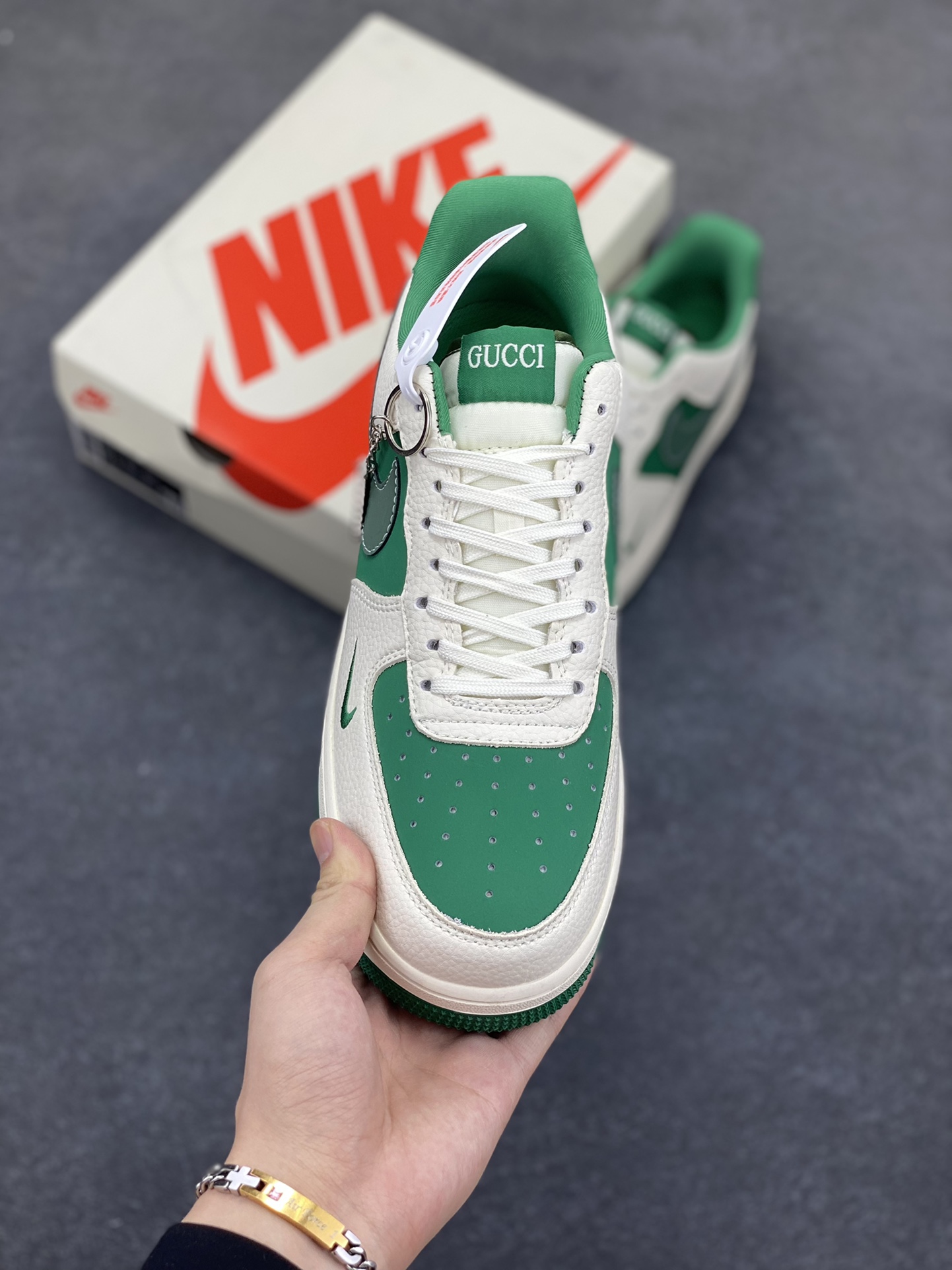 图片[2]-NIke Air Force 1 \’07 Low “古驰联名——米绿底”空军一号 低帮 运动鞋 休闲鞋 折边针车 工艺难度大 原楦头原纸板 原装鞋盒 定制五金配件 内置全掌气垫 原厂鞋底 货号：KK1988-083 尺码：36 36.5 37.5 38 38.5 39 40 40.5 41 42 42.5 43 44 44.5 45-选品中心