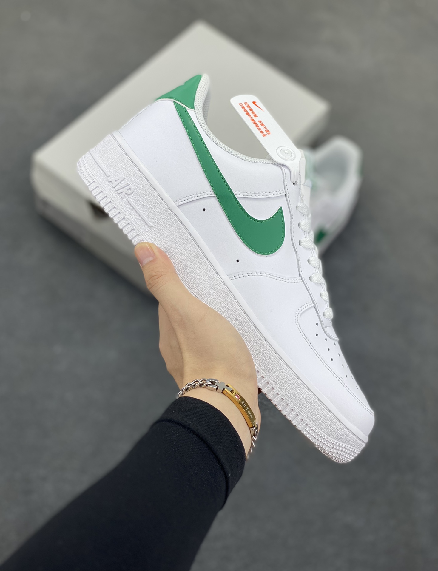 Nike Air Force 1‘07 Low 白孔雀绿 空军一号低帮休闲板鞋 原楦头原纸板 打造纯正空军版型#专注外贸渠道 全掌内置蜂窝气垫 #原盒配件 原厂中底钢印、拉帮完美 货号:FJ4146-121 尺码:36 36.5 37.5 38 38.5 39 40 40.5 41 42 42.5 43 44 44.5 45-选品中心