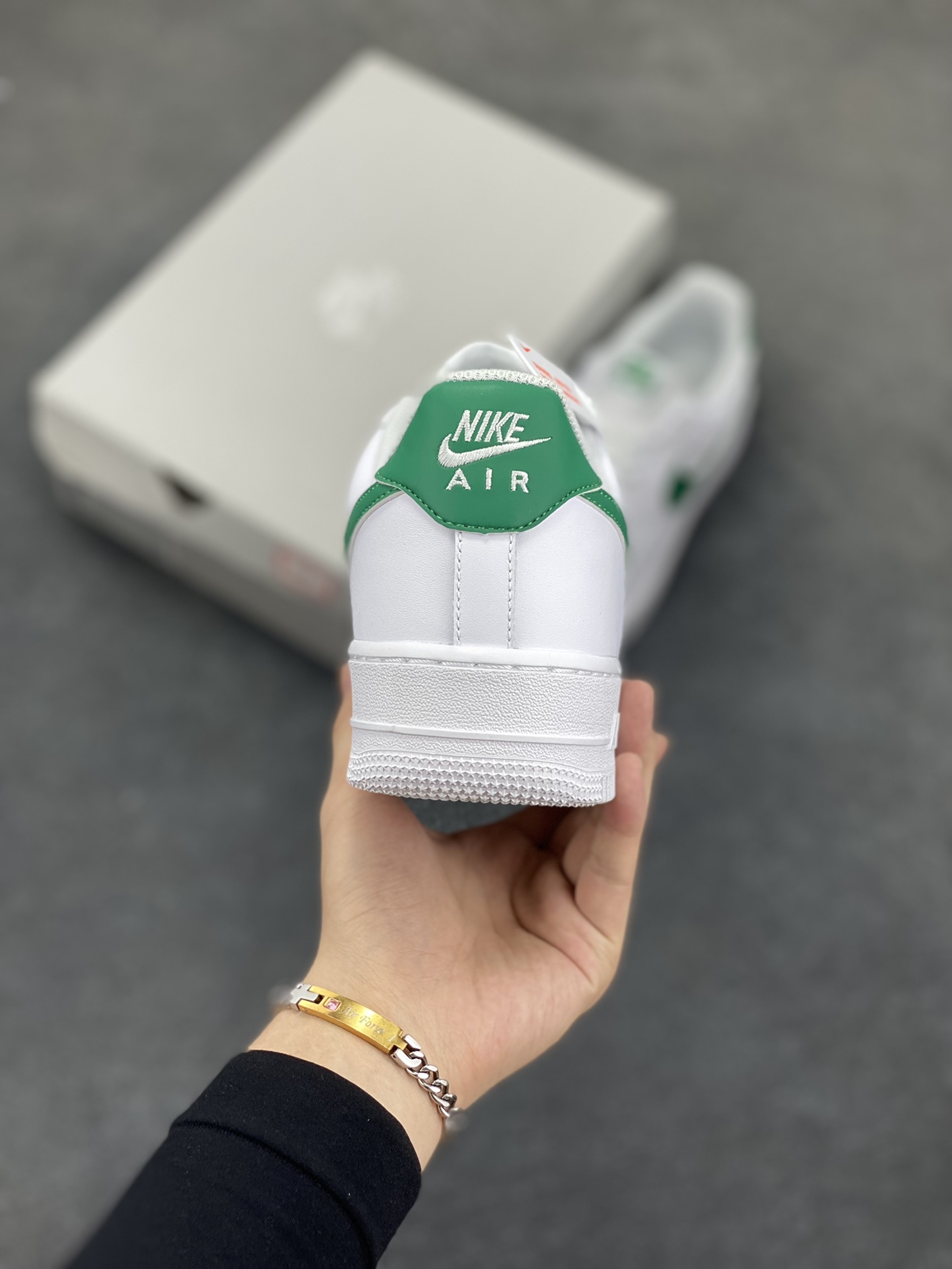 图片[4]-Nike Air Force 1‘07 Low 白孔雀绿 空军一号低帮休闲板鞋 原楦头原纸板 打造纯正空军版型#专注外贸渠道 全掌内置蜂窝气垫 #原盒配件 原厂中底钢印、拉帮完美 货号：FJ4146-121 尺码：36 36.5 37.5 38 38.5 39 40 40.5 41 42 42.5 43 44 44.5 45-选品中心