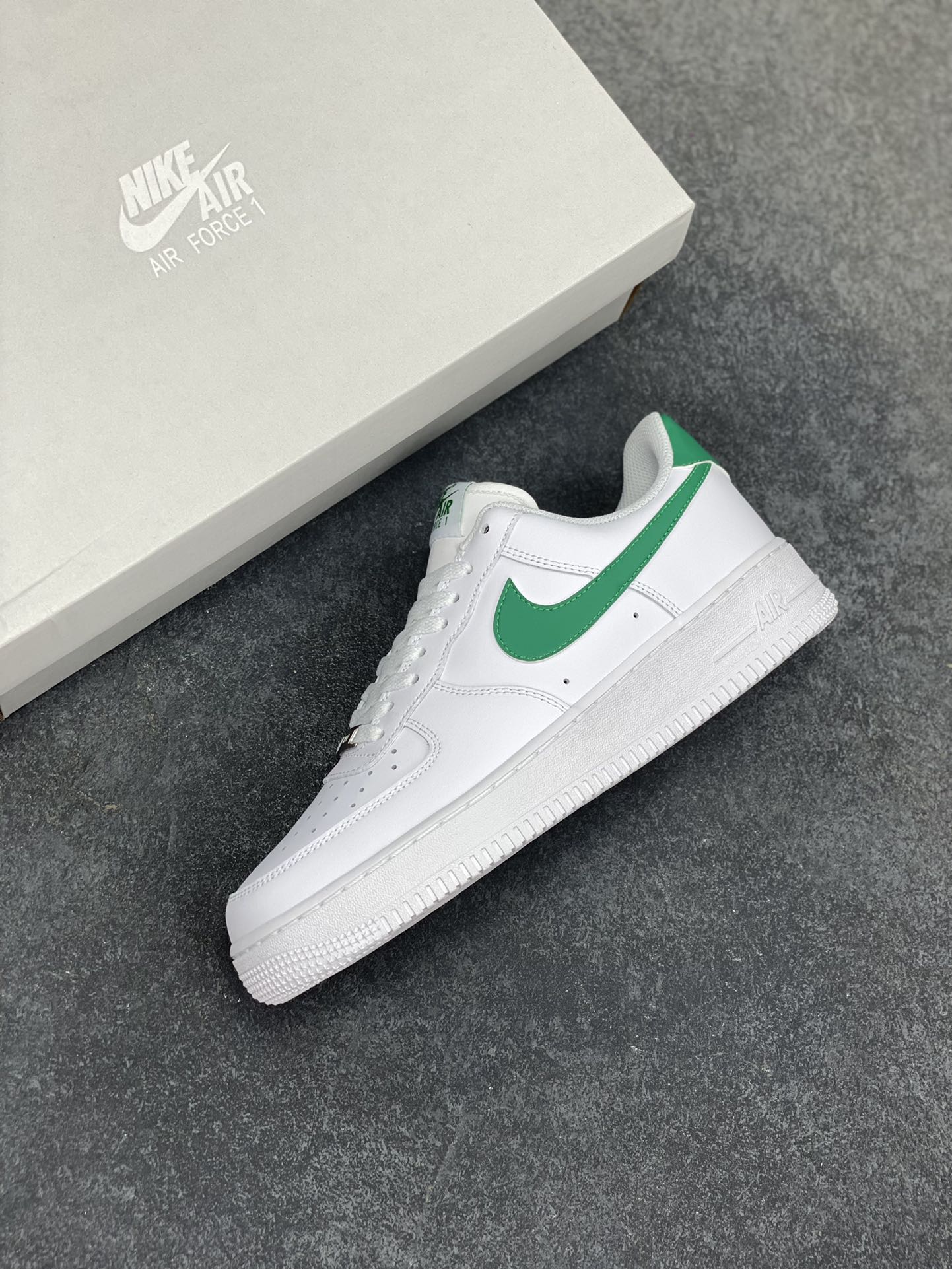 图片[7]-Nike Air Force 1‘07 Low 白孔雀绿 空军一号低帮休闲板鞋 原楦头原纸板 打造纯正空军版型#专注外贸渠道 全掌内置蜂窝气垫 #原盒配件 原厂中底钢印、拉帮完美 货号：FJ4146-121 尺码：36 36.5 37.5 38 38.5 39 40 40.5 41 42 42.5 43 44 44.5 45-选品中心