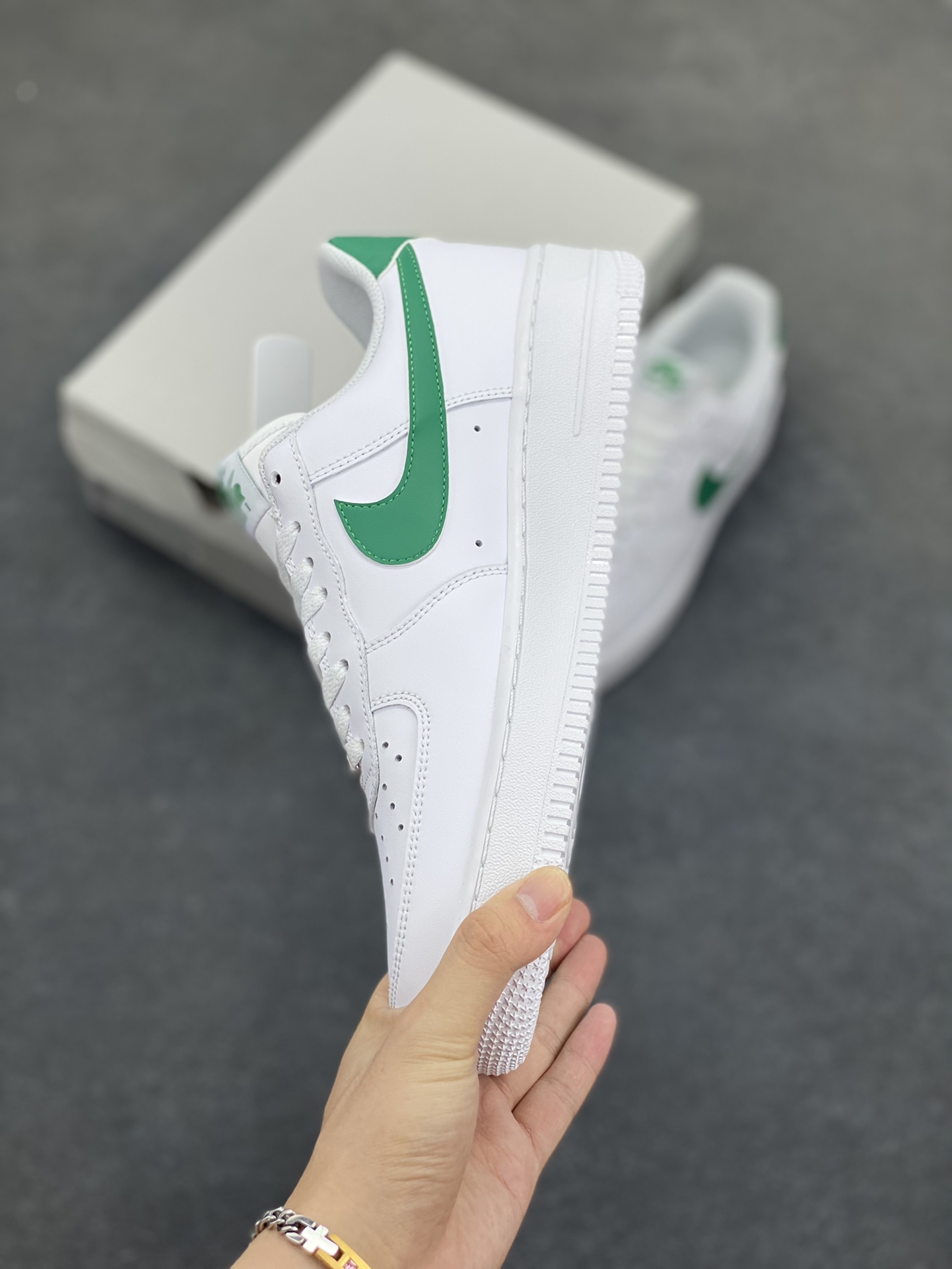 图片[3]-Nike Air Force 1‘07 Low 白孔雀绿 空军一号低帮休闲板鞋 原楦头原纸板 打造纯正空军版型#专注外贸渠道 全掌内置蜂窝气垫 #原盒配件 原厂中底钢印、拉帮完美 货号：FJ4146-121 尺码：36 36.5 37.5 38 38.5 39 40 40.5 41 42 42.5 43 44 44.5 45-选品中心