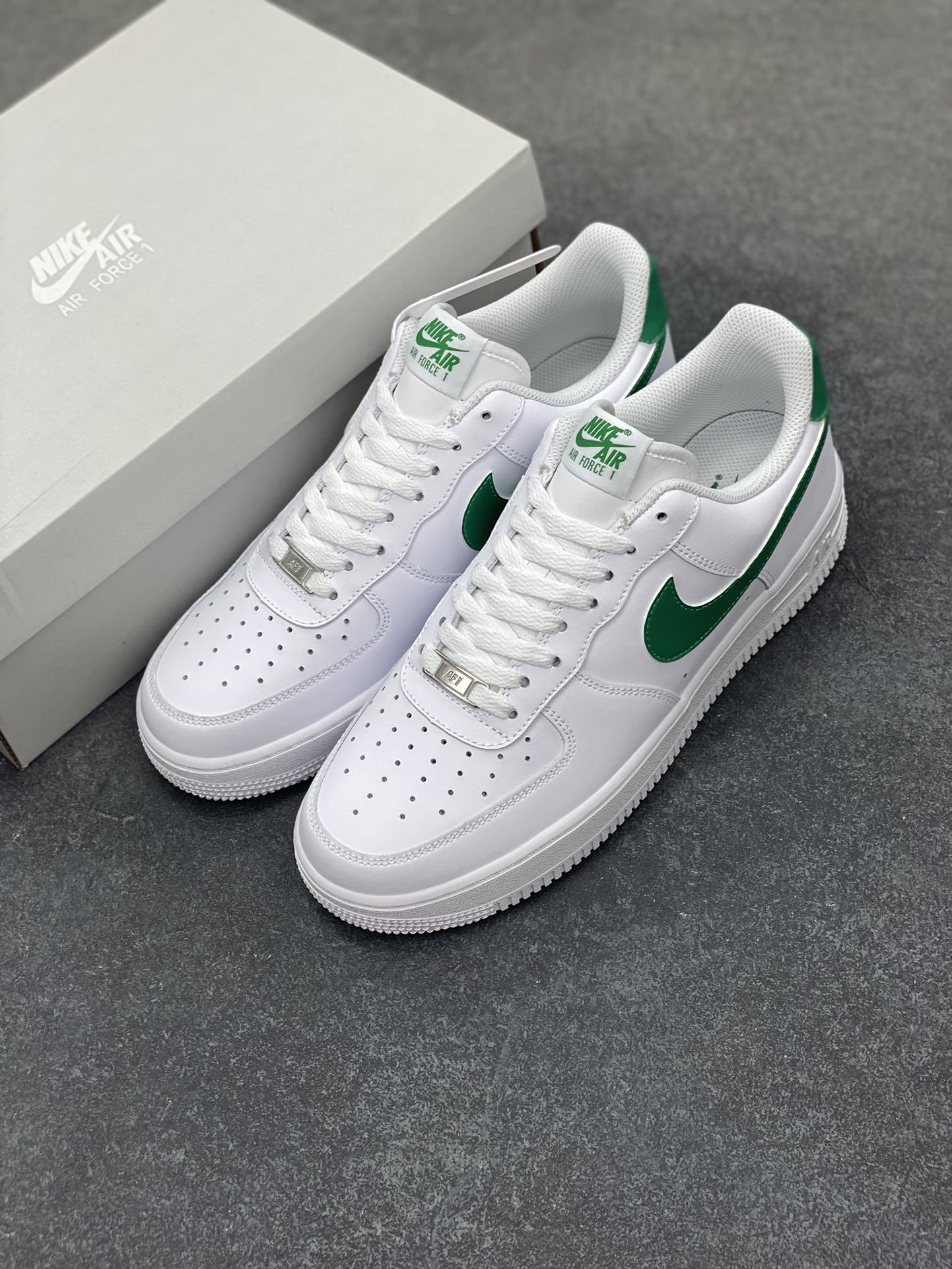 图片[8]-Nike Air Force 1‘07 Low 白孔雀绿 空军一号低帮休闲板鞋 原楦头原纸板 打造纯正空军版型#专注外贸渠道 全掌内置蜂窝气垫 #原盒配件 原厂中底钢印、拉帮完美 货号：FJ4146-121 尺码：36 36.5 37.5 38 38.5 39 40 40.5 41 42 42.5 43 44 44.5 45-选品中心