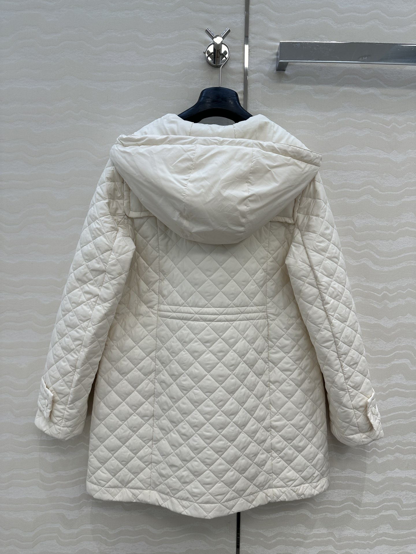 独家首发❤️原单品质Mo菱形绗缝夹棉连帽长款棉服。后背抽绳收腰中长款A摆设计！减龄少女气质，进口机压线格