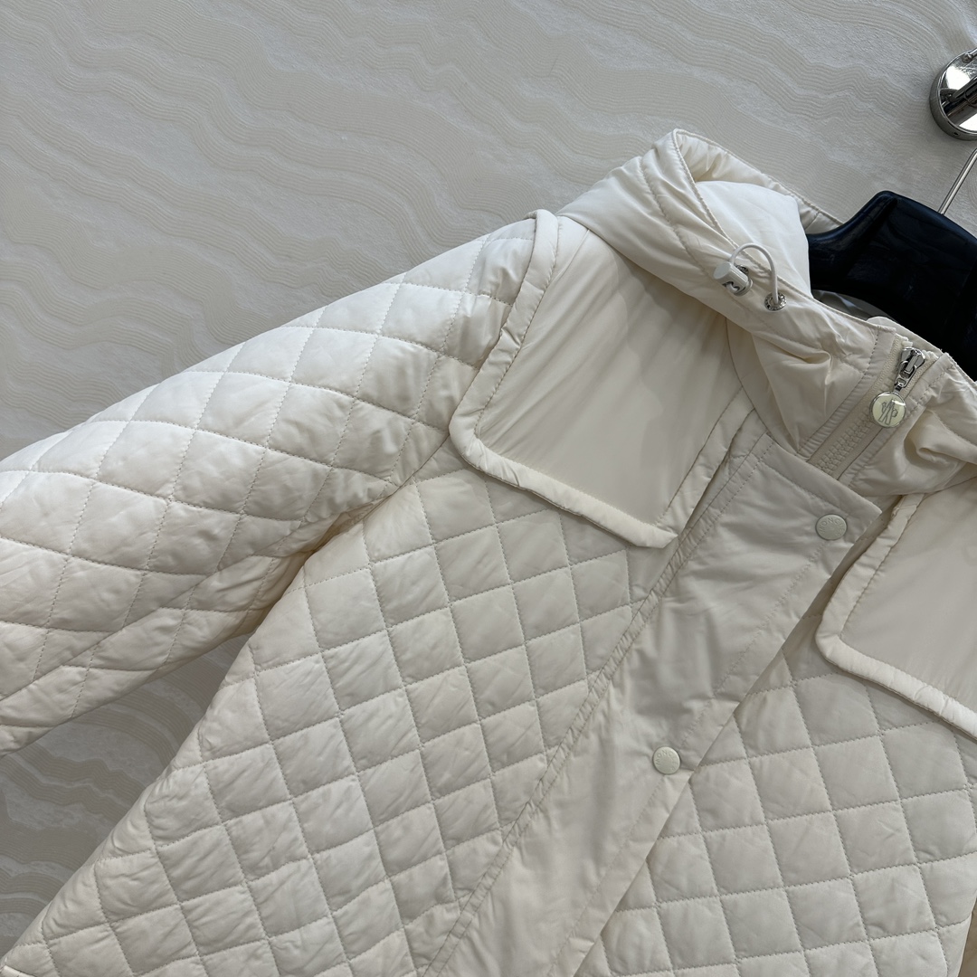 独家首发❤️原单品质Mo菱形绗缝夹棉连帽长款棉服。后背抽绳收腰中长款A摆设计！减龄少女气质，进口机压线格