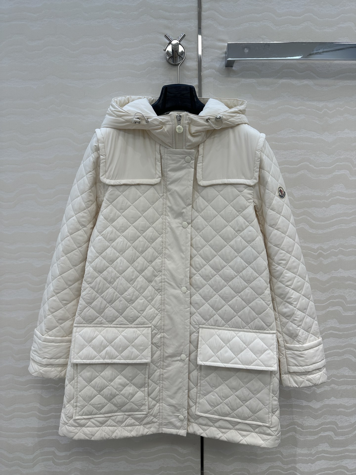 独家首发❤️原单品质Mo菱形绗缝夹棉连帽长款棉服。后背抽绳收腰中长款A摆设计！减龄少女气质，进口机压线格