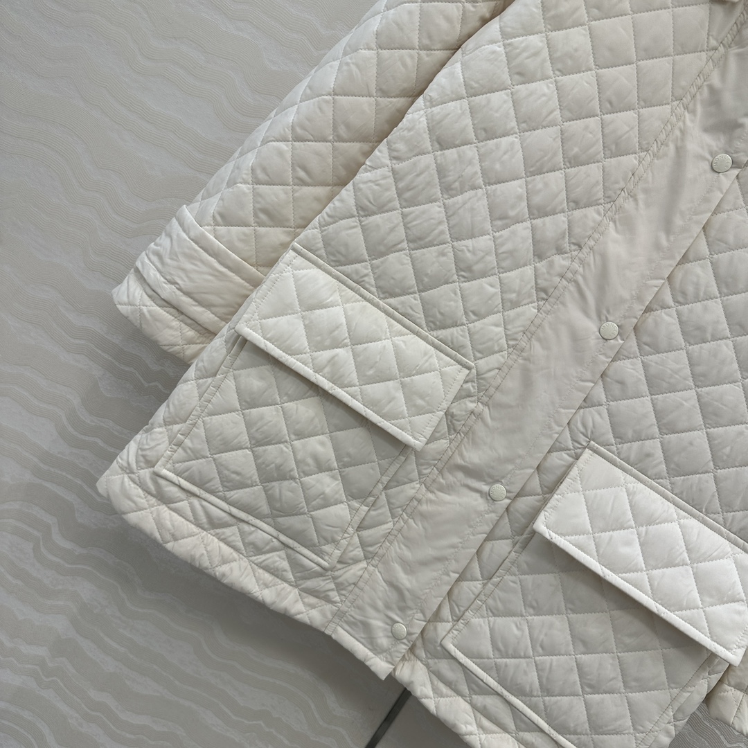 独家首发❤️原单品质Mo菱形绗缝夹棉连帽长款棉服。后背抽绳收腰中长款A摆设计！减龄少女气质，进口机压线格