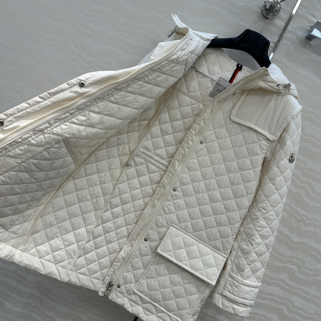 独家首发❤️原单品质Mo菱形绗缝夹棉连帽长款棉服。后背抽绳收腰中长款A摆设计！减龄少女气质，进口机压线格