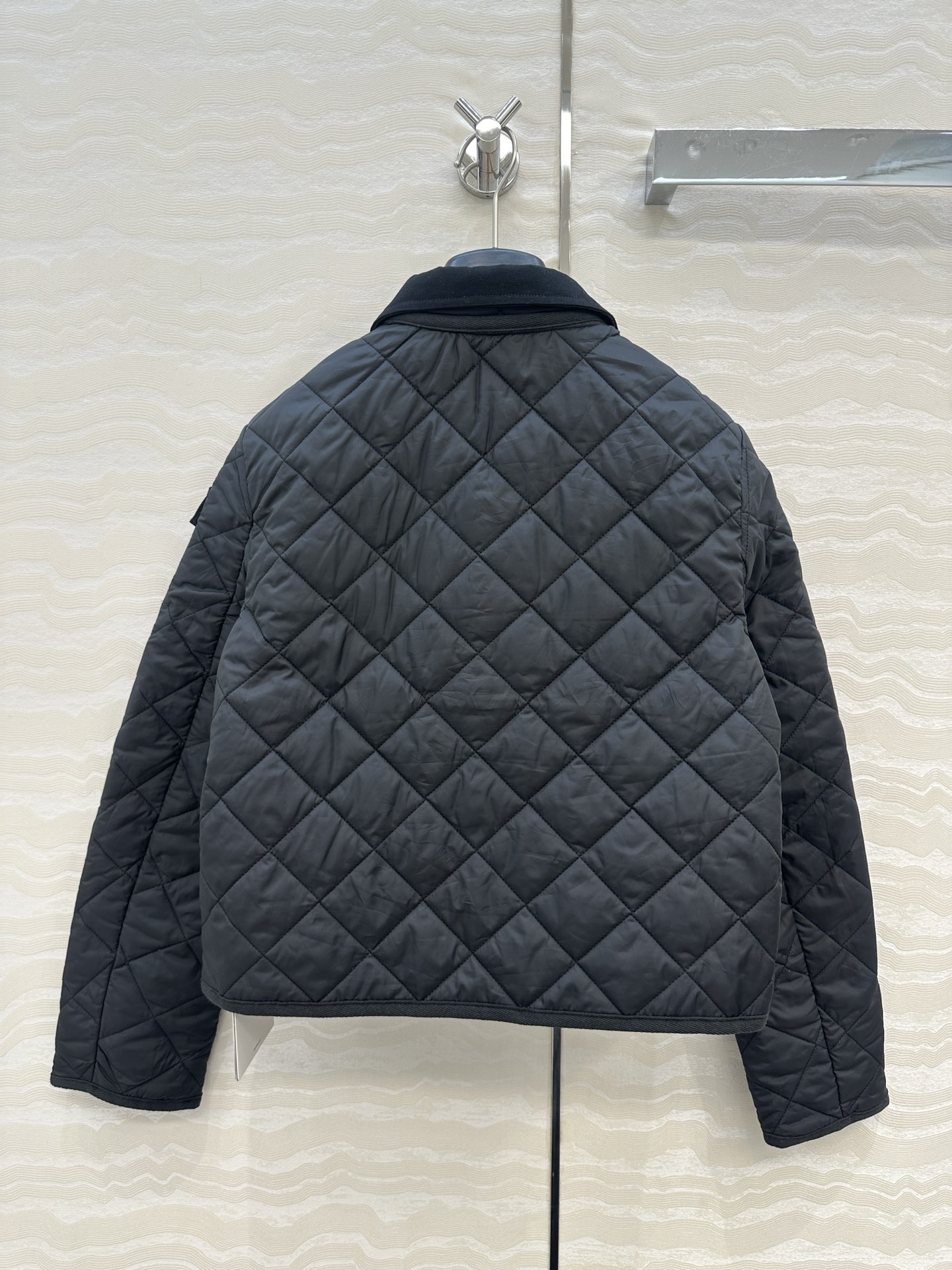 独家首发❤️原单品质Mo菱形绗缝夹棉短款棉服小外套。气质翻领双口袋小短款设计！减龄少女气质，进口机压线格