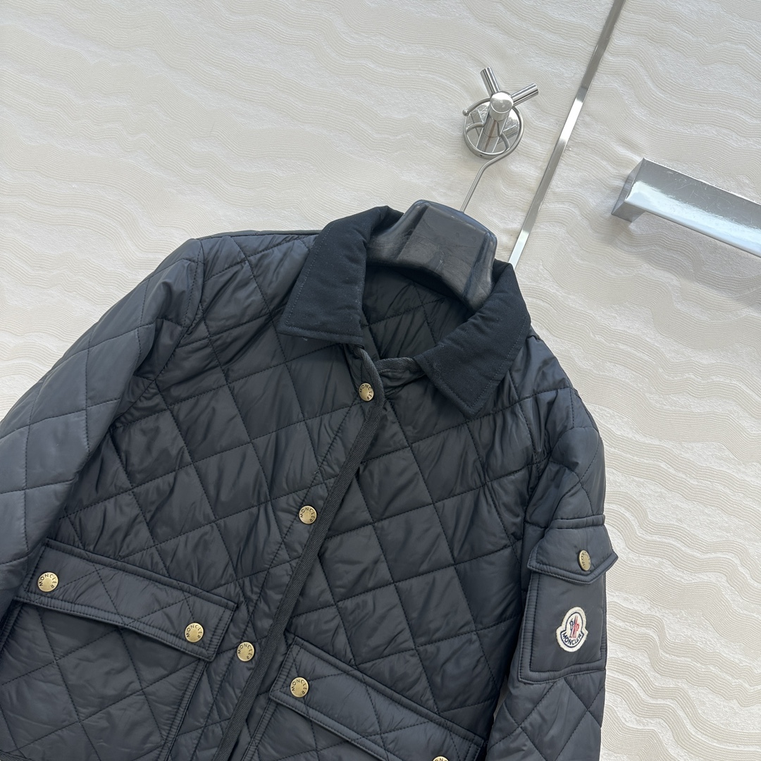 独家首发❤️原单品质Mo菱形绗缝夹棉短款棉服小外套。气质翻领双口袋小短款设计！减龄少女气质，进口机压线格