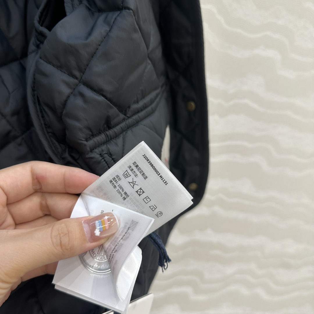 独家首发❤️原单品质Mo菱形绗缝夹棉短款棉服小外套。气质翻领双口袋小短款设计！减龄少女气质，进口机压线格