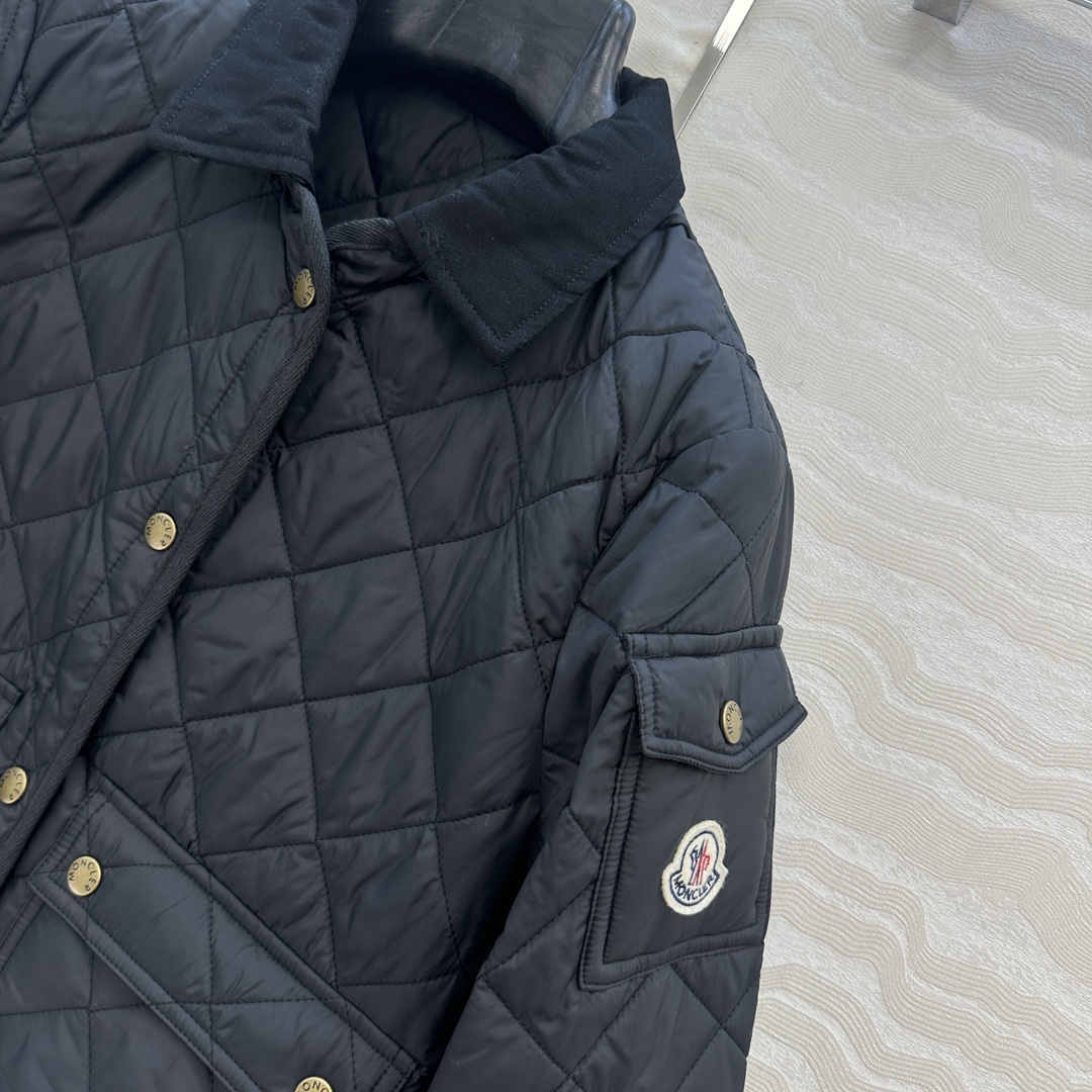 独家首发❤️原单品质Mo菱形绗缝夹棉短款棉服小外套。气质翻领双口袋小短款设计！减龄少女气质，进口机压线格