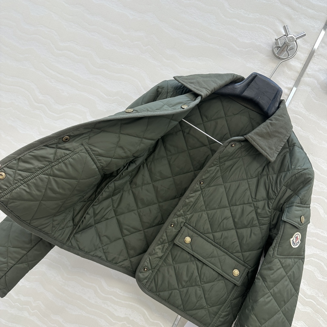 独家首发❤️原单品质Mo菱形绗缝夹棉短款棉服小外套。气质翻领双口袋小短款设计！减龄少女气质，进口机压线格