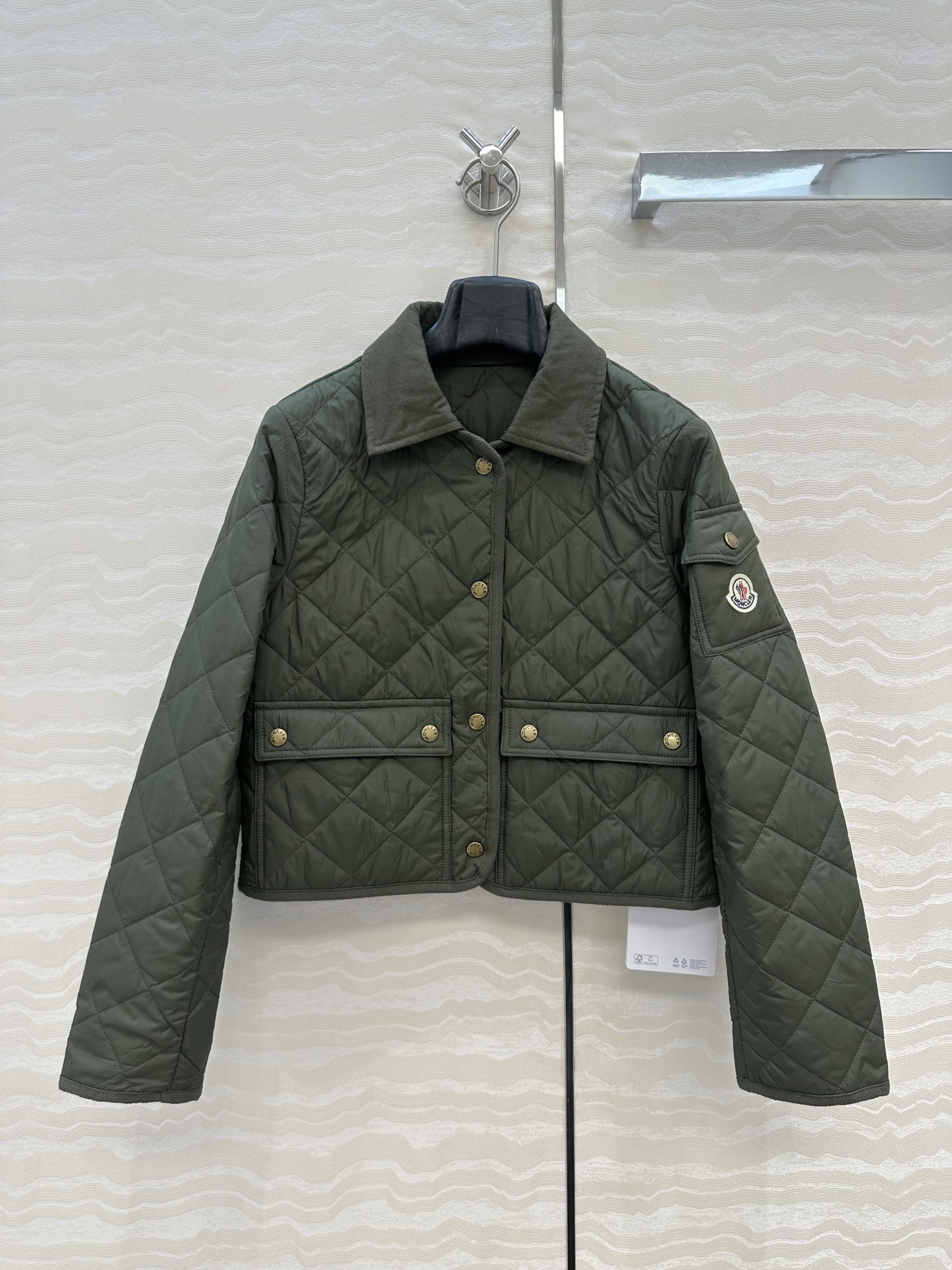 独家首发❤️原单品质Mo菱形绗缝夹棉短款棉服小外套。气质翻领双口袋小短款设计！减龄少女气质，进口机压线格