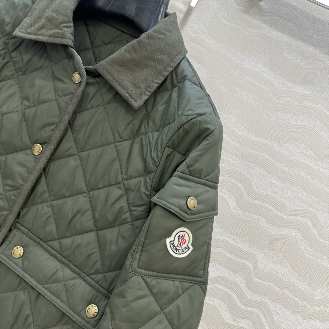 独家首发❤️原单品质Mo菱形绗缝夹棉短款棉服小外套。气质翻领双口袋小短款设计！减龄少女气质，进口机压线格