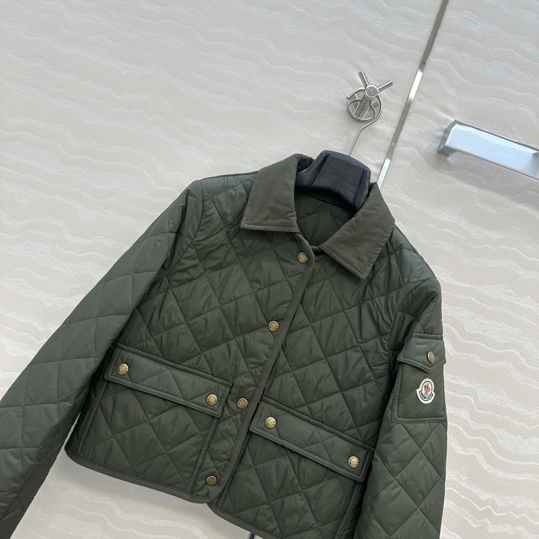 独家首发❤️原单品质Mo菱形绗缝夹棉短款棉服小外套。气质翻领双口袋小短款设计！减龄少女气质，进口机压线格