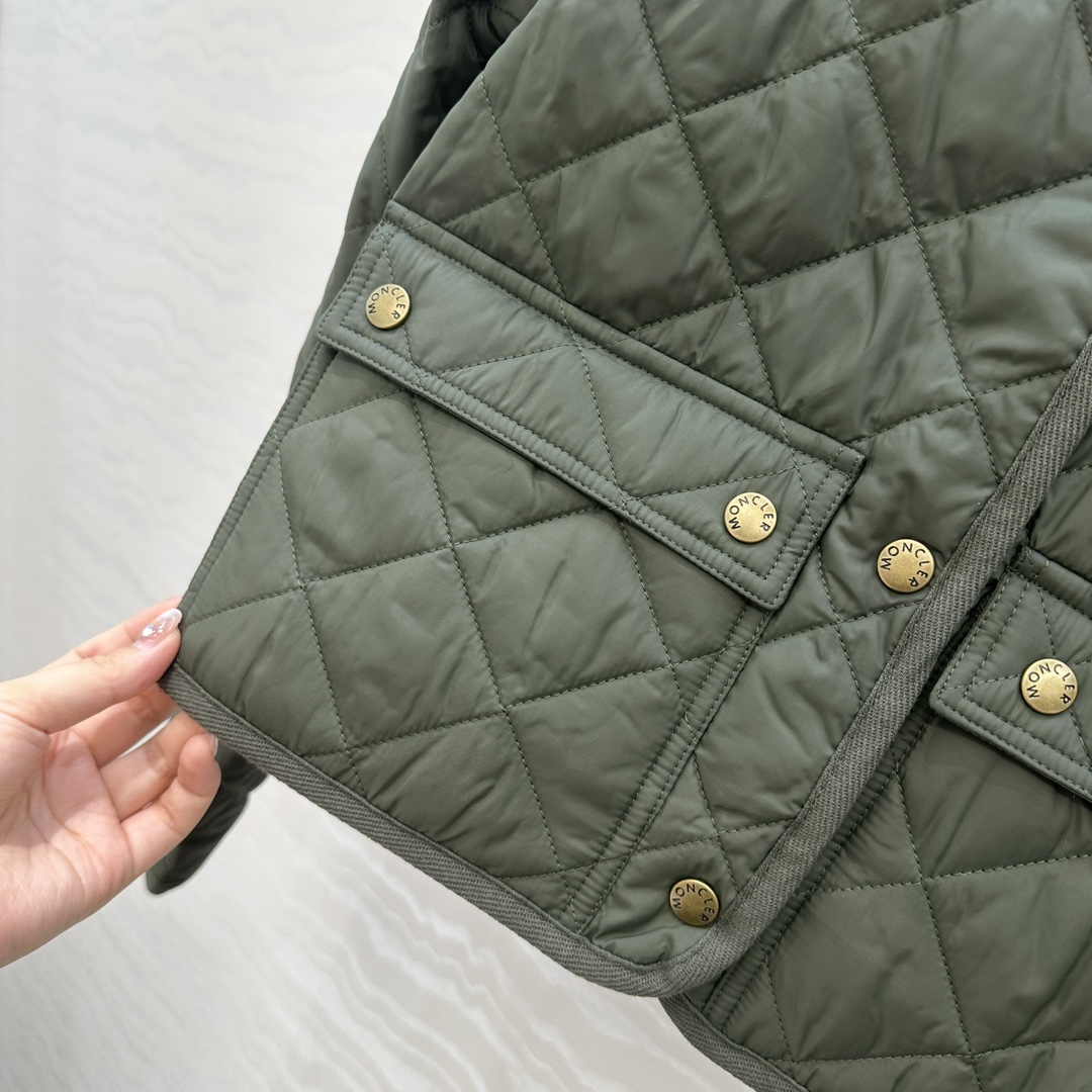 独家首发❤️原单品质Mo菱形绗缝夹棉短款棉服小外套。气质翻领双口袋小短款设计！减龄少女气质，进口机压线格