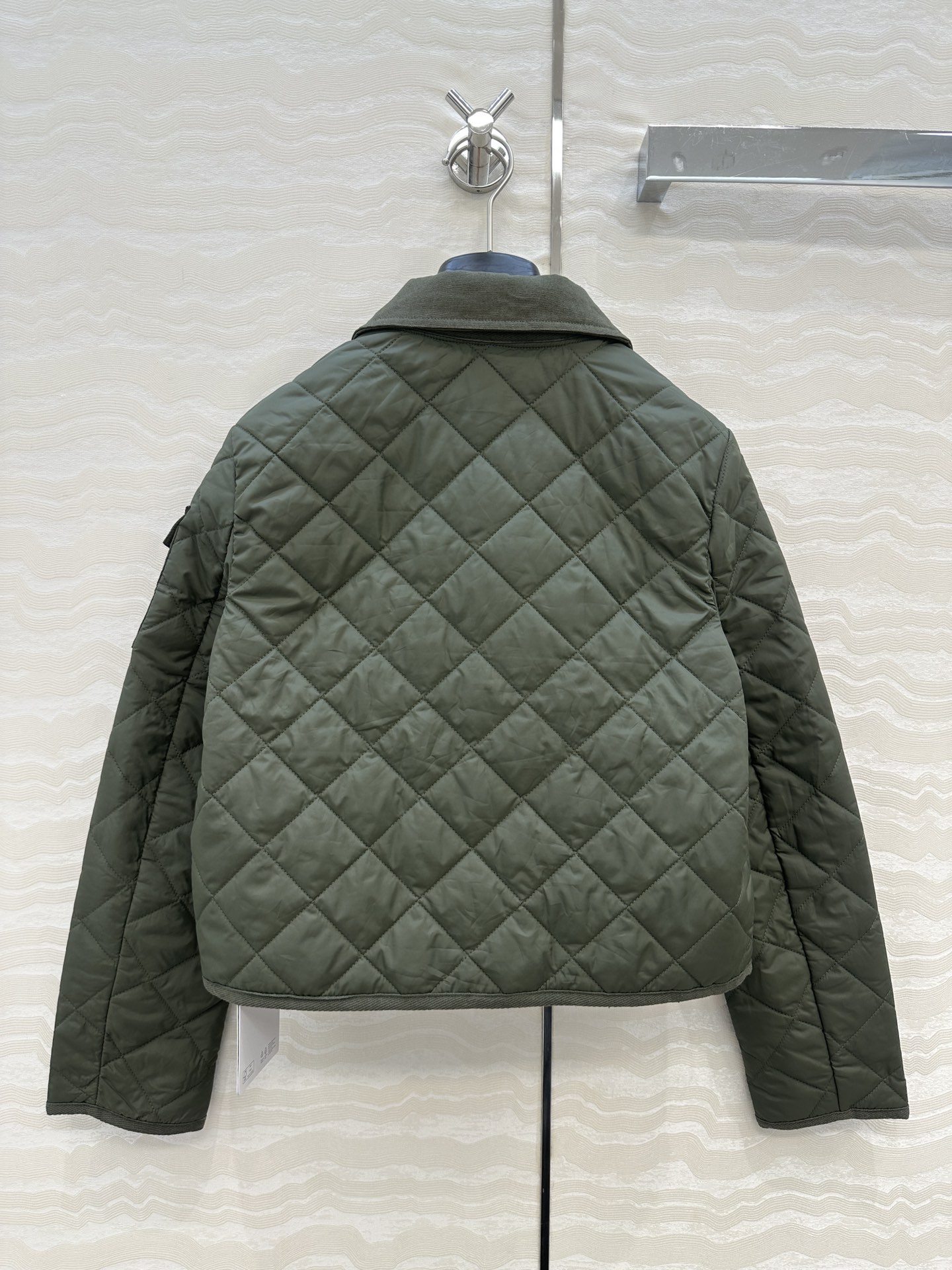 独家首发❤️原单品质Mo菱形绗缝夹棉短款棉服小外套。气质翻领双口袋小短款设计！减龄少女气质，进口机压线格