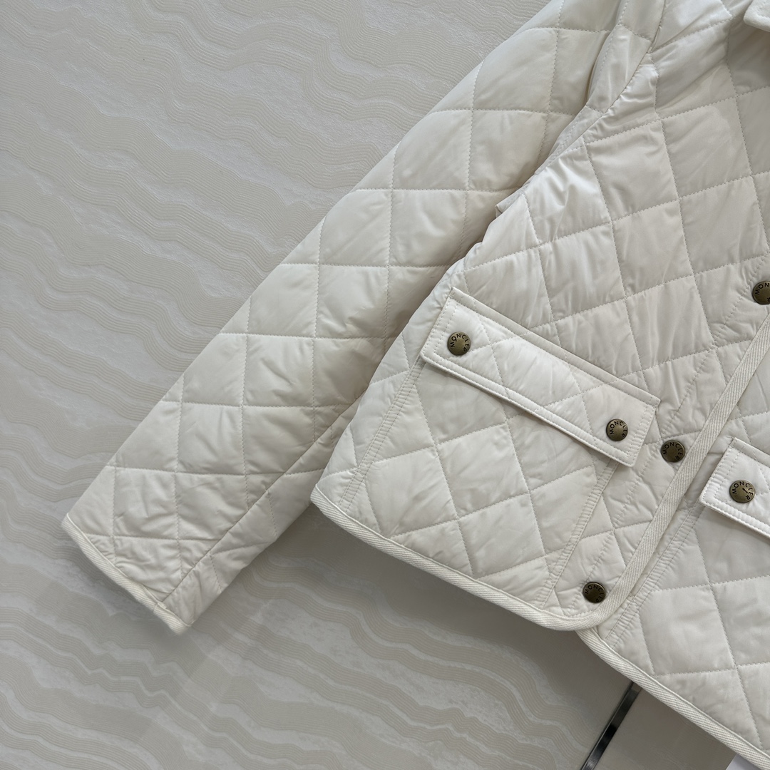 独家首发❤️原单品质Mo菱形绗缝夹棉短款棉服小外套。气质翻领双口袋小短款设计！减龄少女气质，进口机压线格