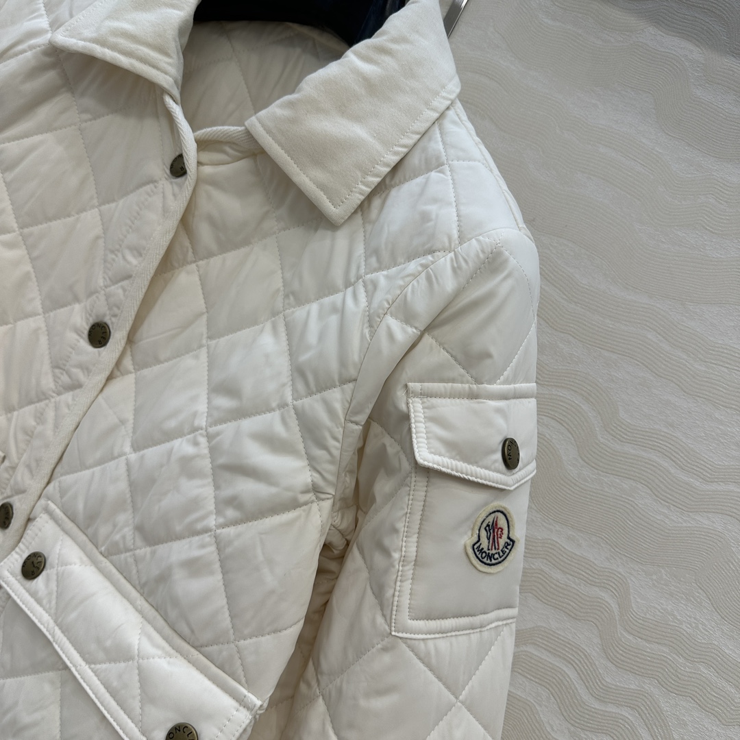 独家首发❤️原单品质Mo菱形绗缝夹棉短款棉服小外套。气质翻领双口袋小短款设计！减龄少女气质，进口机压线格