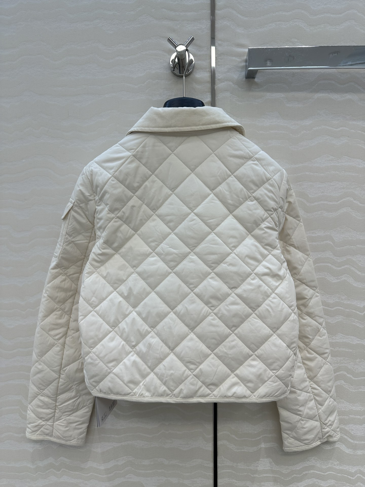 独家首发❤️原单品质Mo菱形绗缝夹棉短款棉服小外套。气质翻领双口袋小短款设计！减龄少女气质，进口机压线格