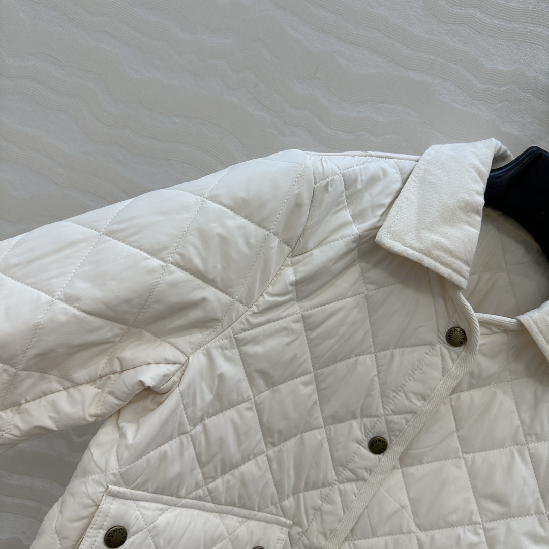 独家首发❤️原单品质Mo菱形绗缝夹棉短款棉服小外套。气质翻领双口袋小短款设计！减龄少女气质，进口机压线格