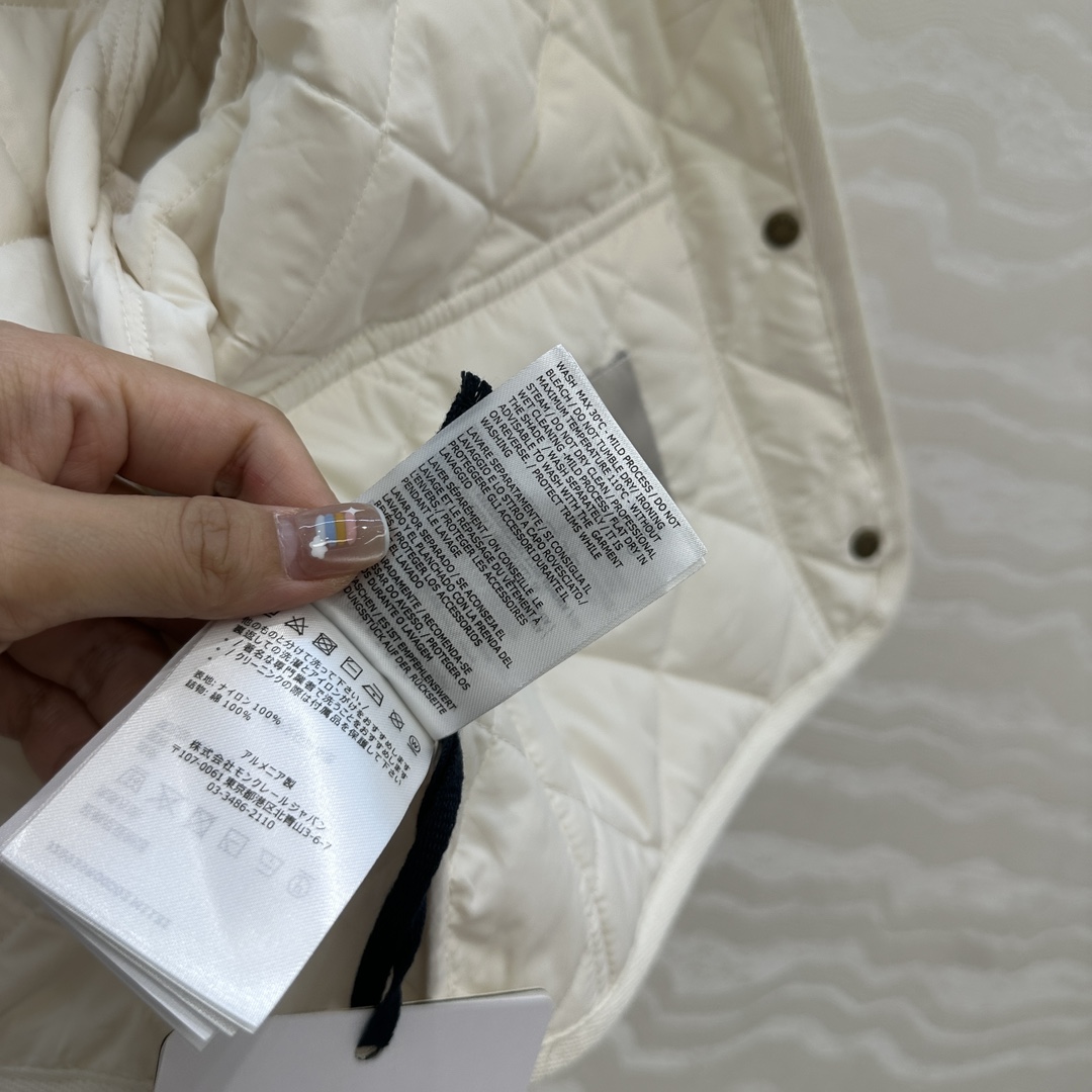 独家首发❤️原单品质Mo菱形绗缝夹棉短款棉服小外套。气质翻领双口袋小短款设计！减龄少女气质，进口机压线格